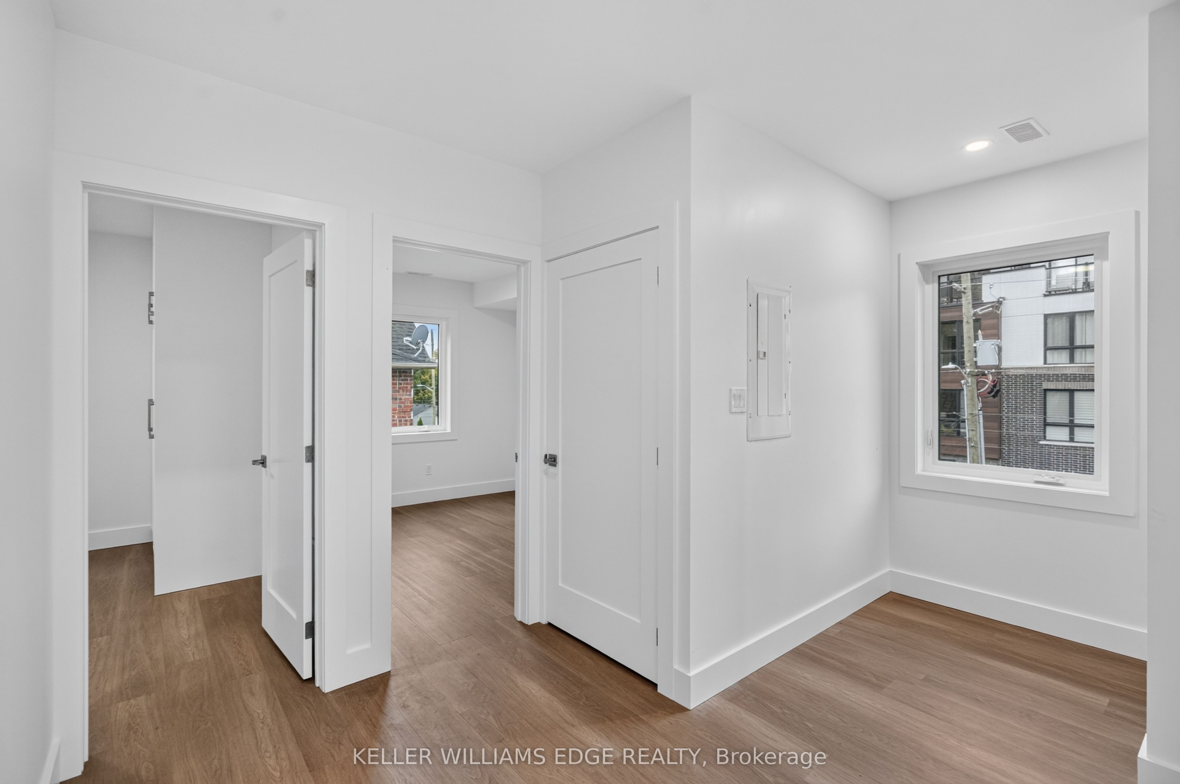 332 King Street W 3 Property Photo 6