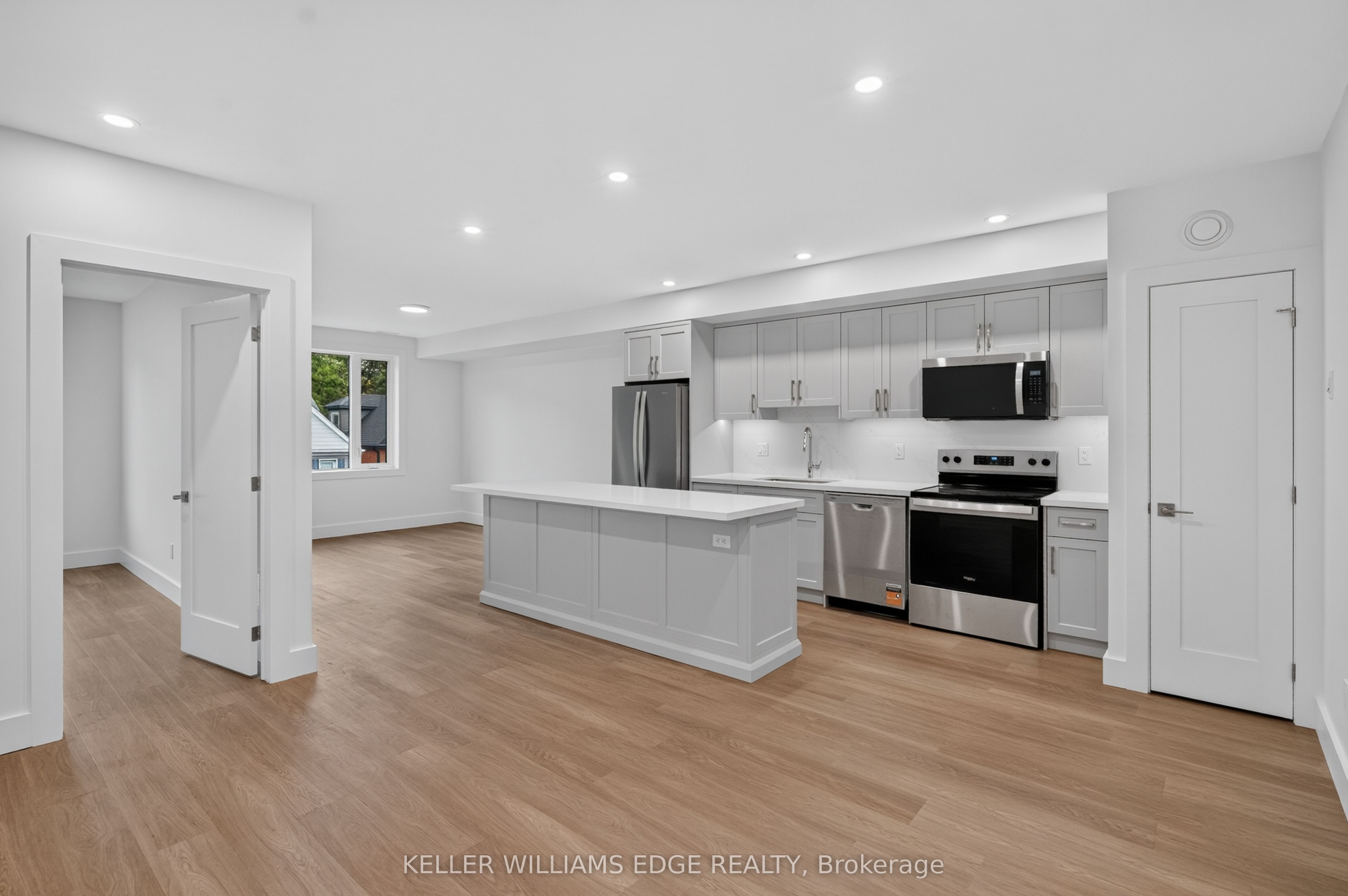 332 King Street W 3 Property Photo 7
