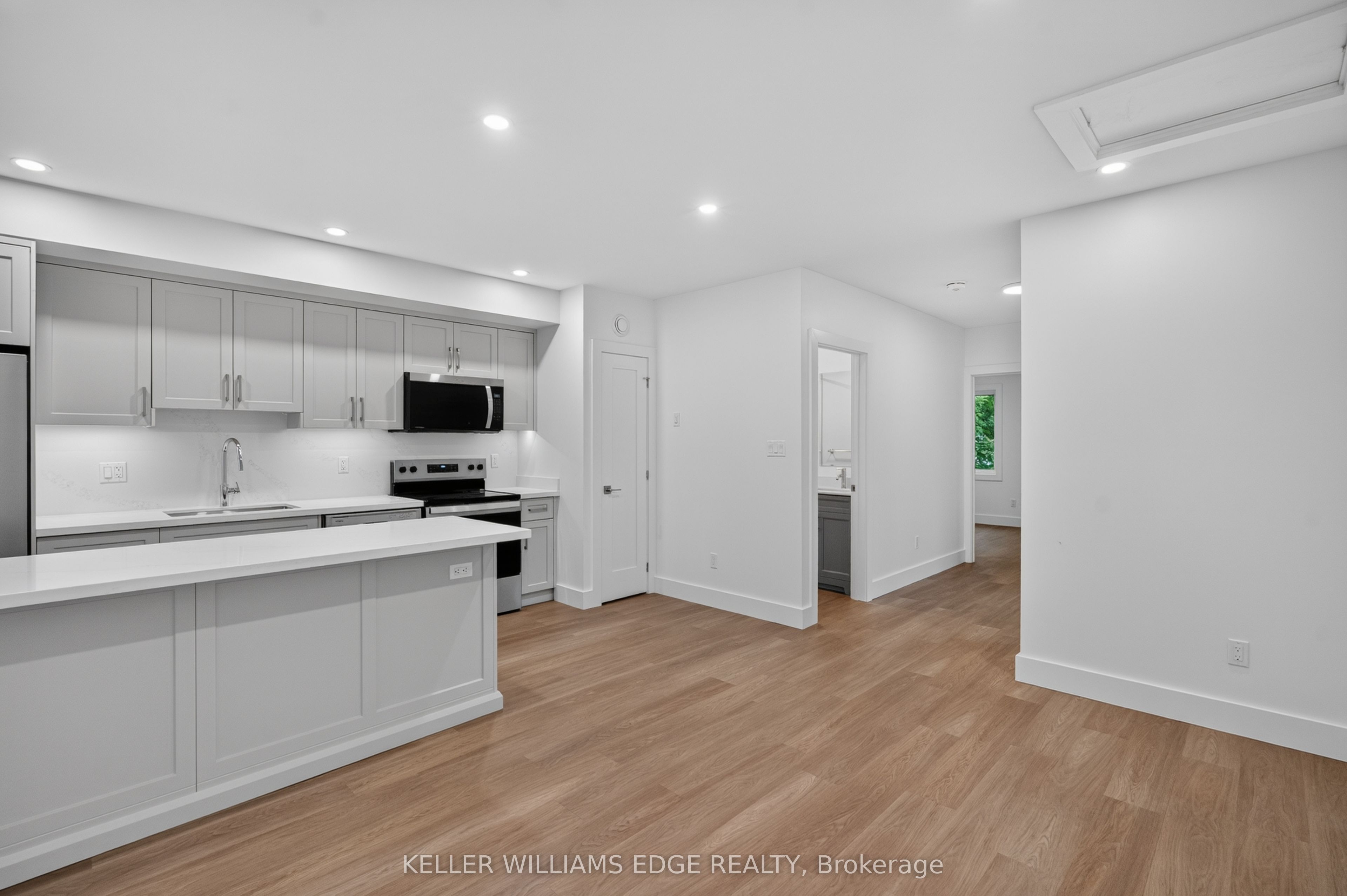 332 King Street W 3 Property Photo 8