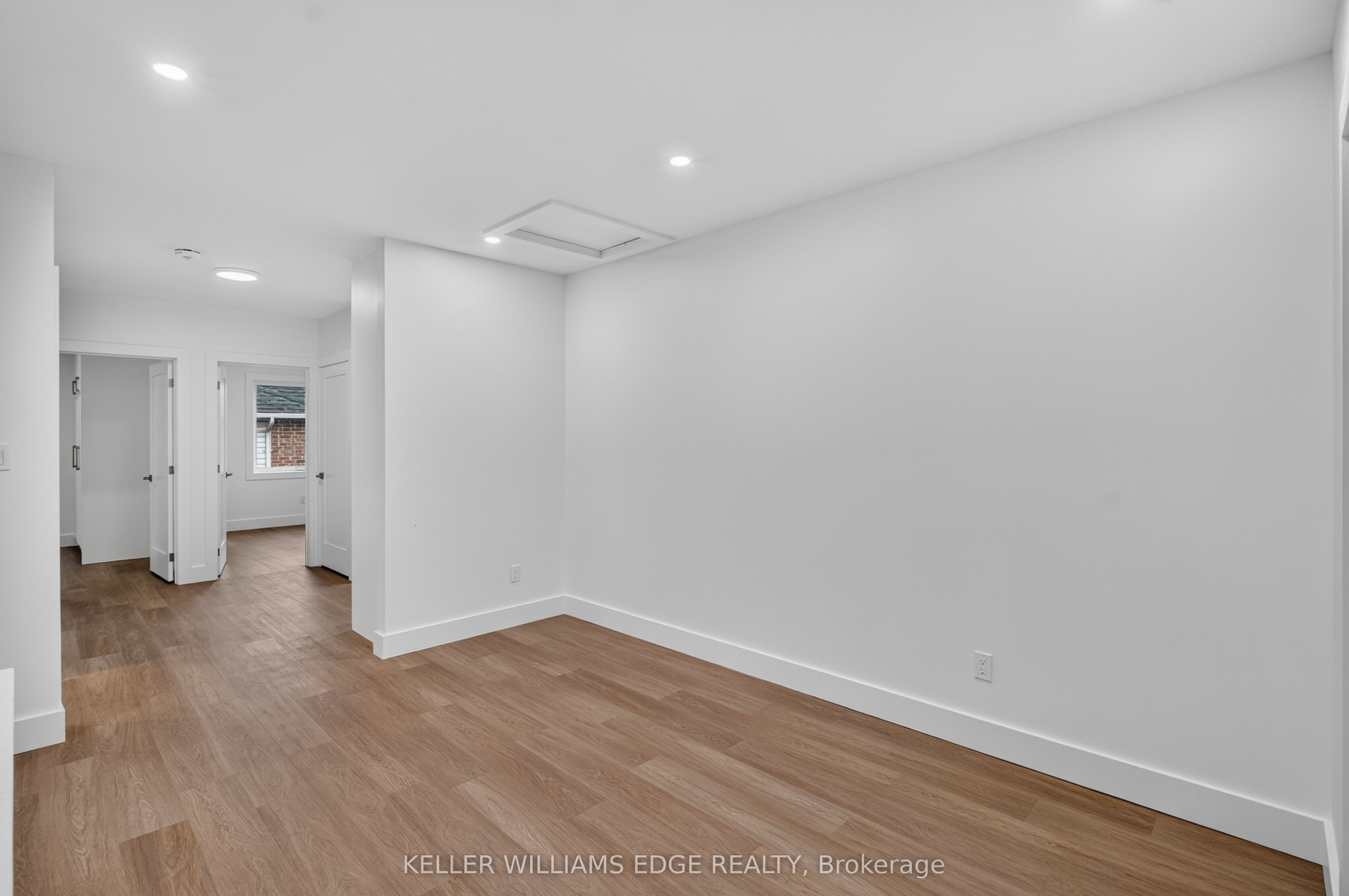 332 King Street W 3 Property Photo 9