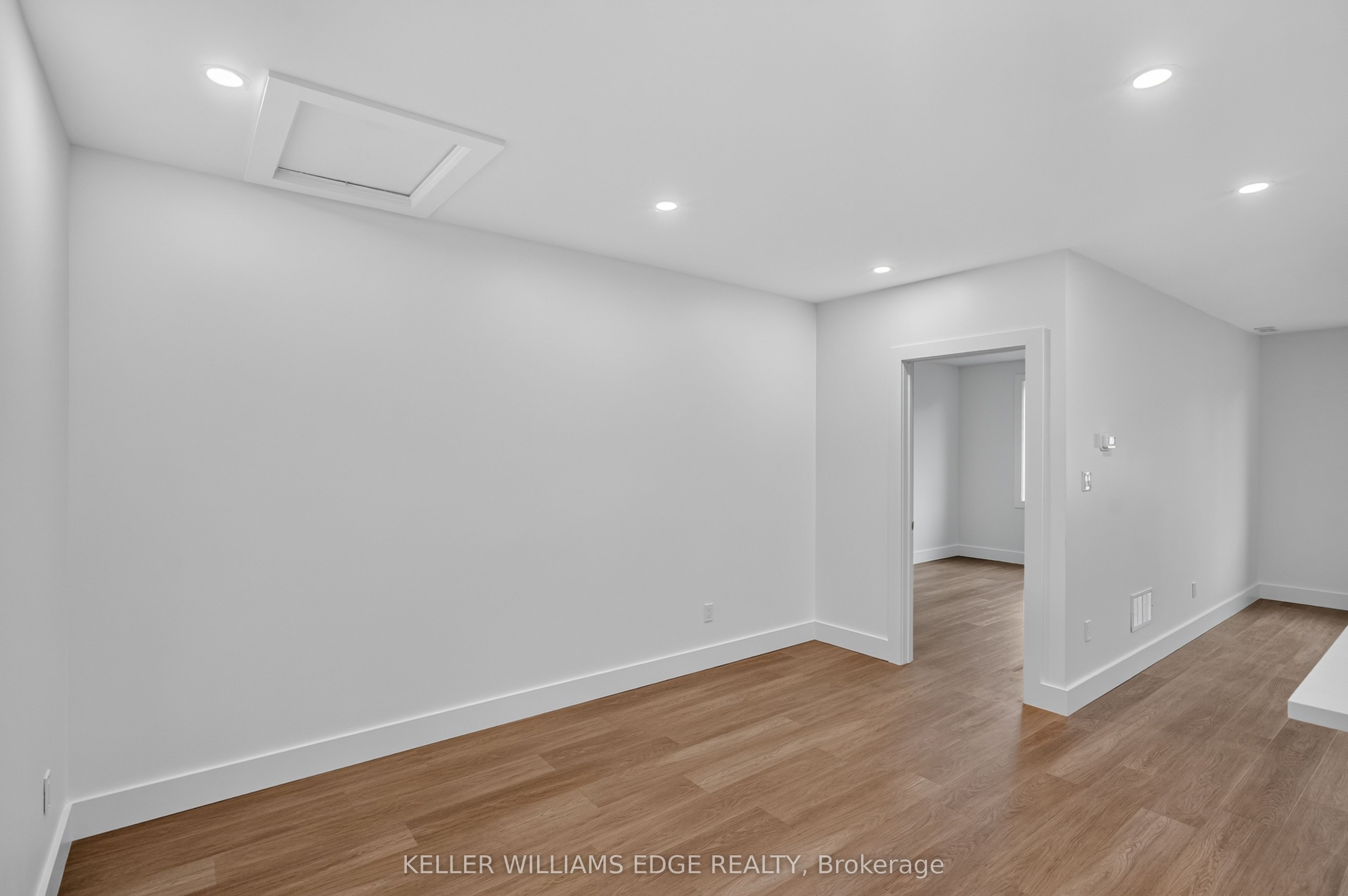 332 King Street W 3 Property Photo 10