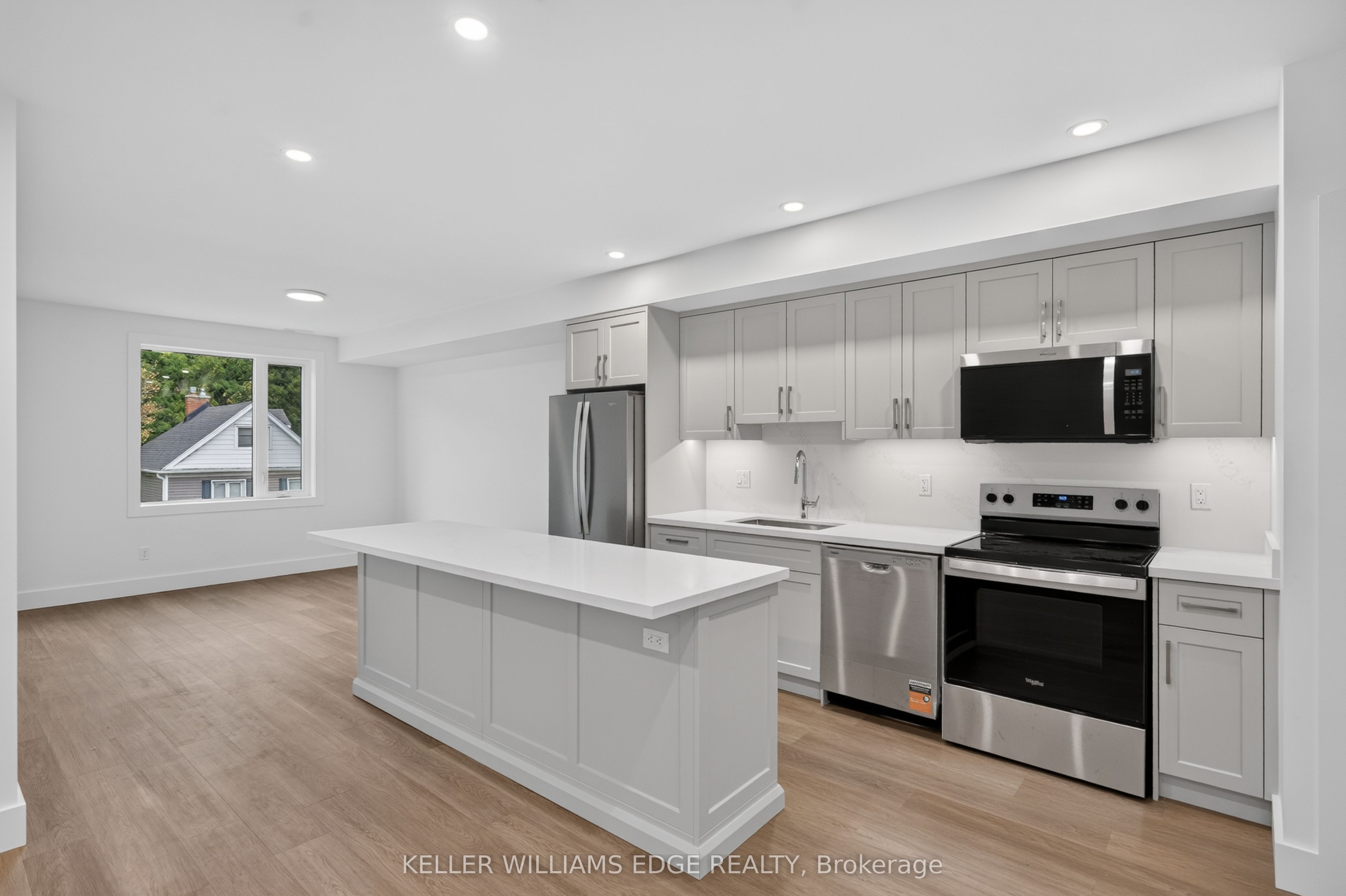 332 King Street W 3 Property Photo 11