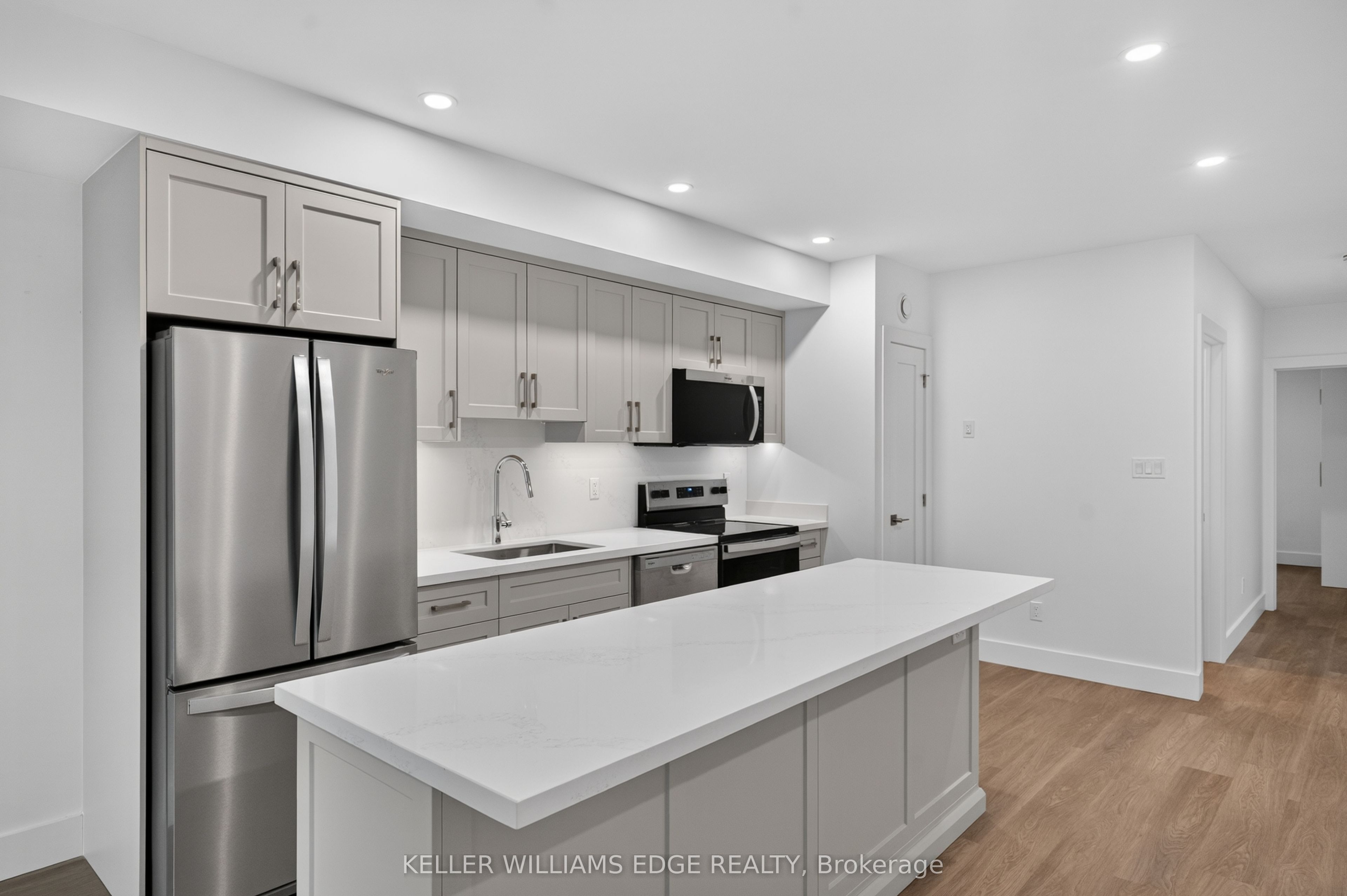 332 King Street W 3 Property Photo 12