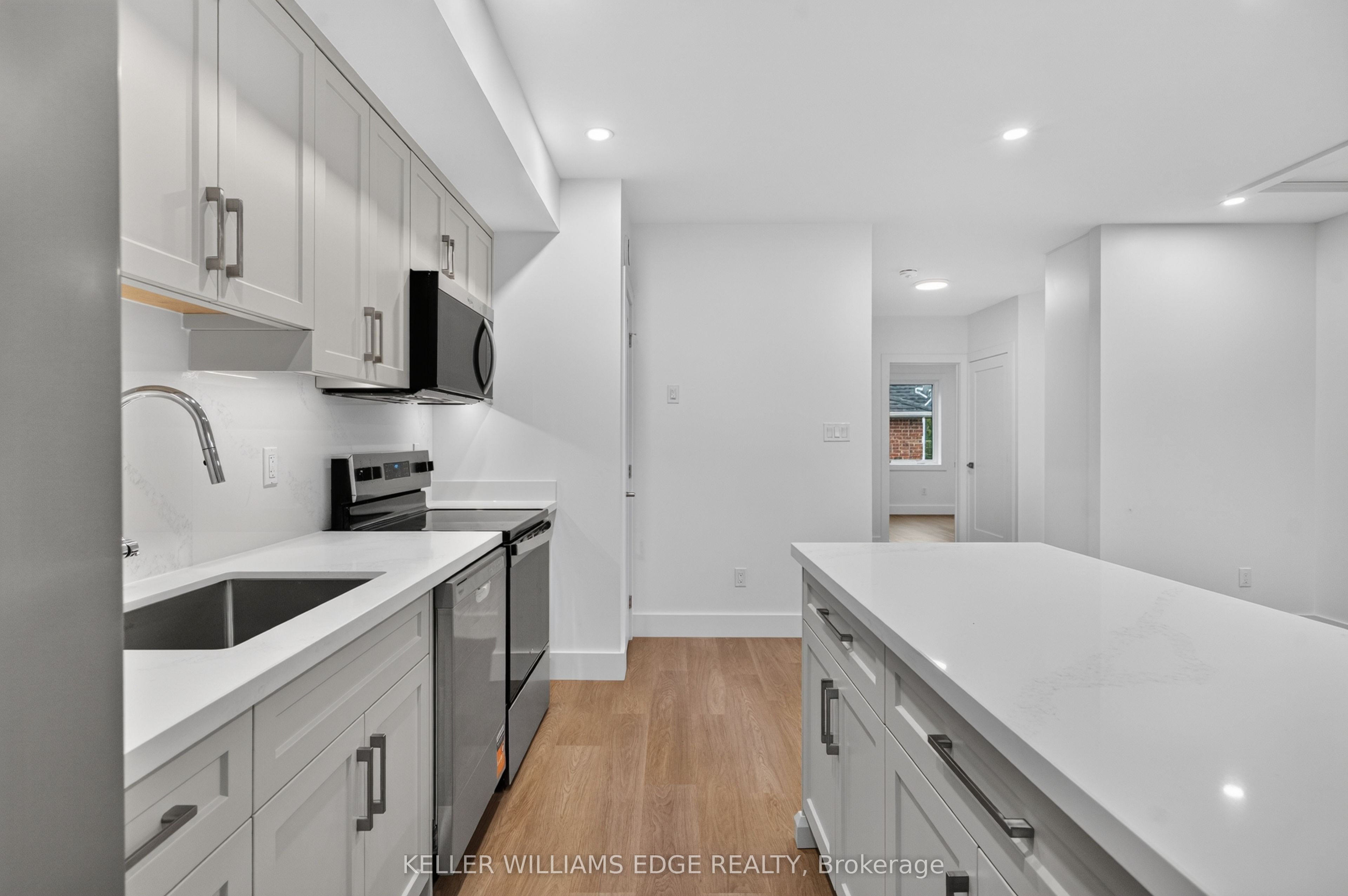 332 King Street W 3 Property Photo 13