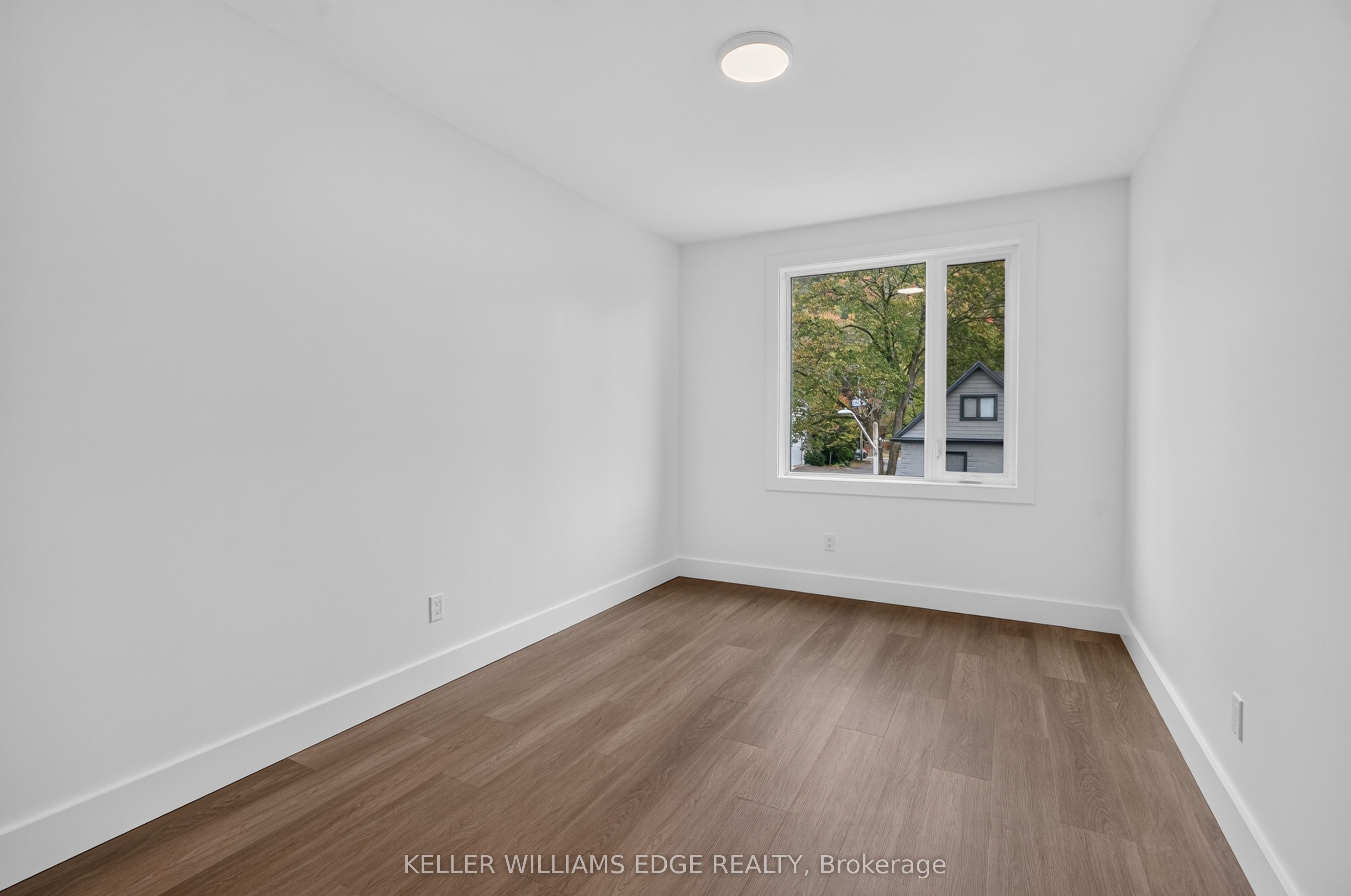 332 King Street W 3 Property Photo 15