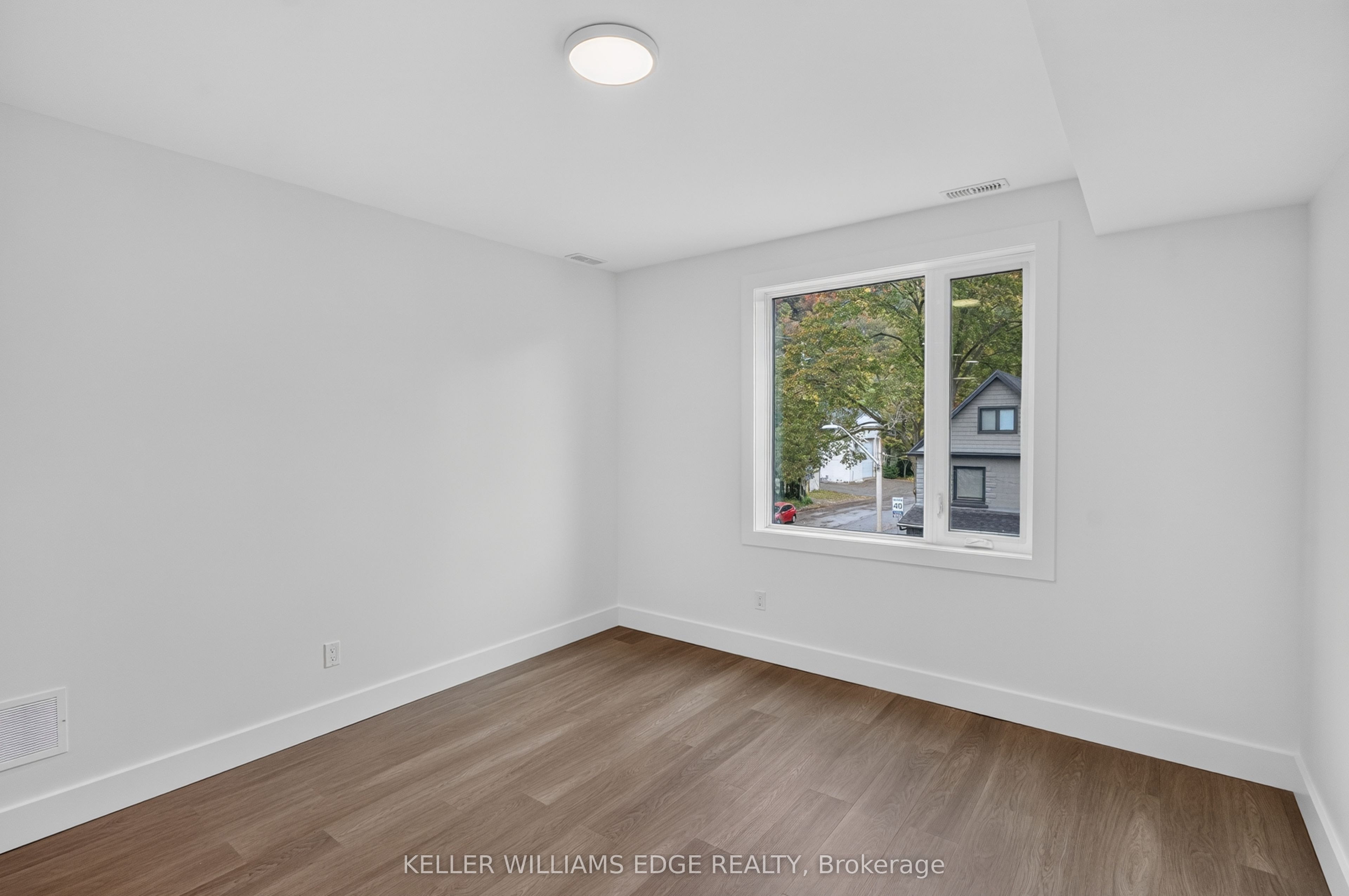 332 King Street W 3 Property Photo 17