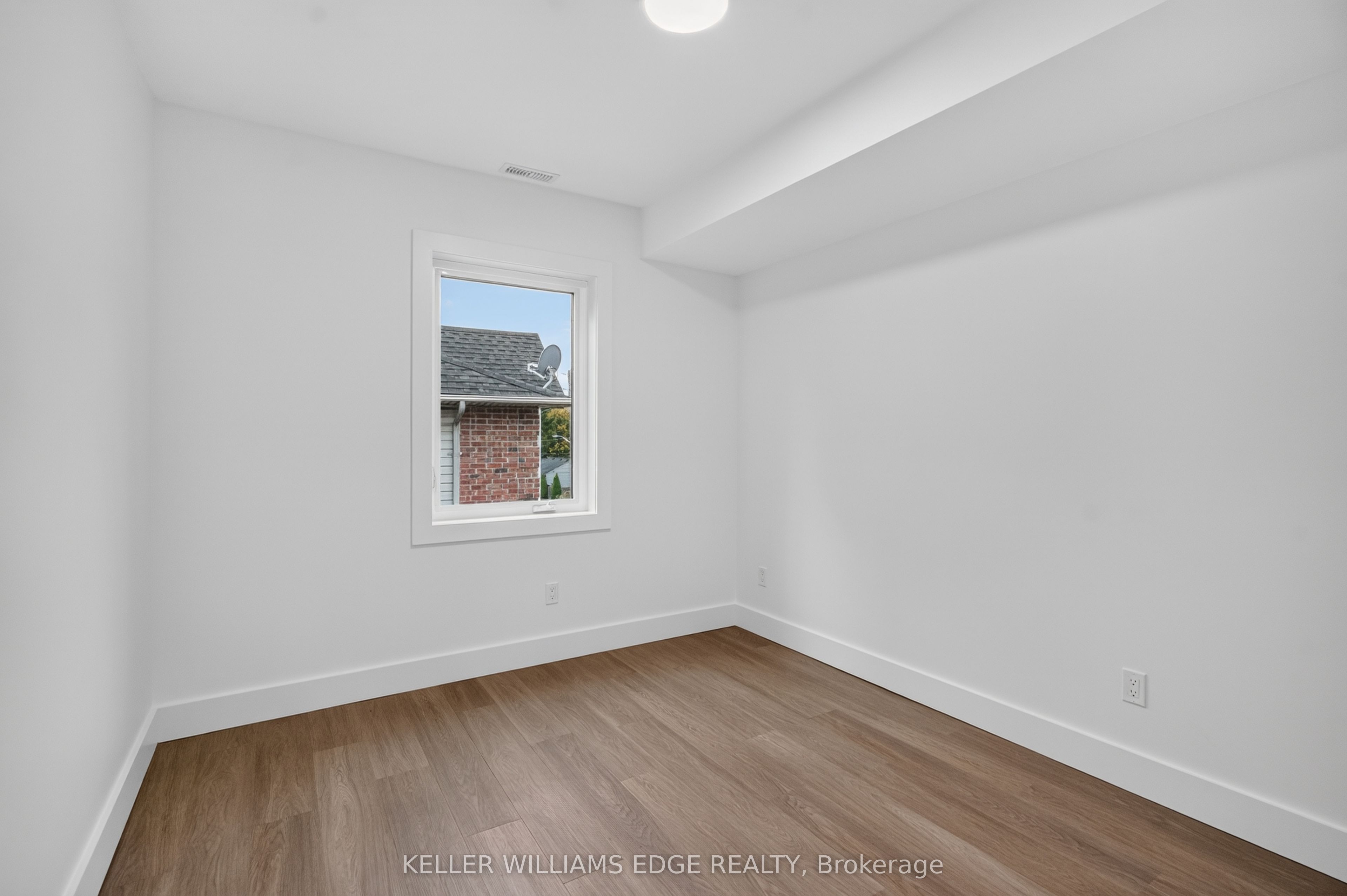 332 King Street W 3 Property Photo 18