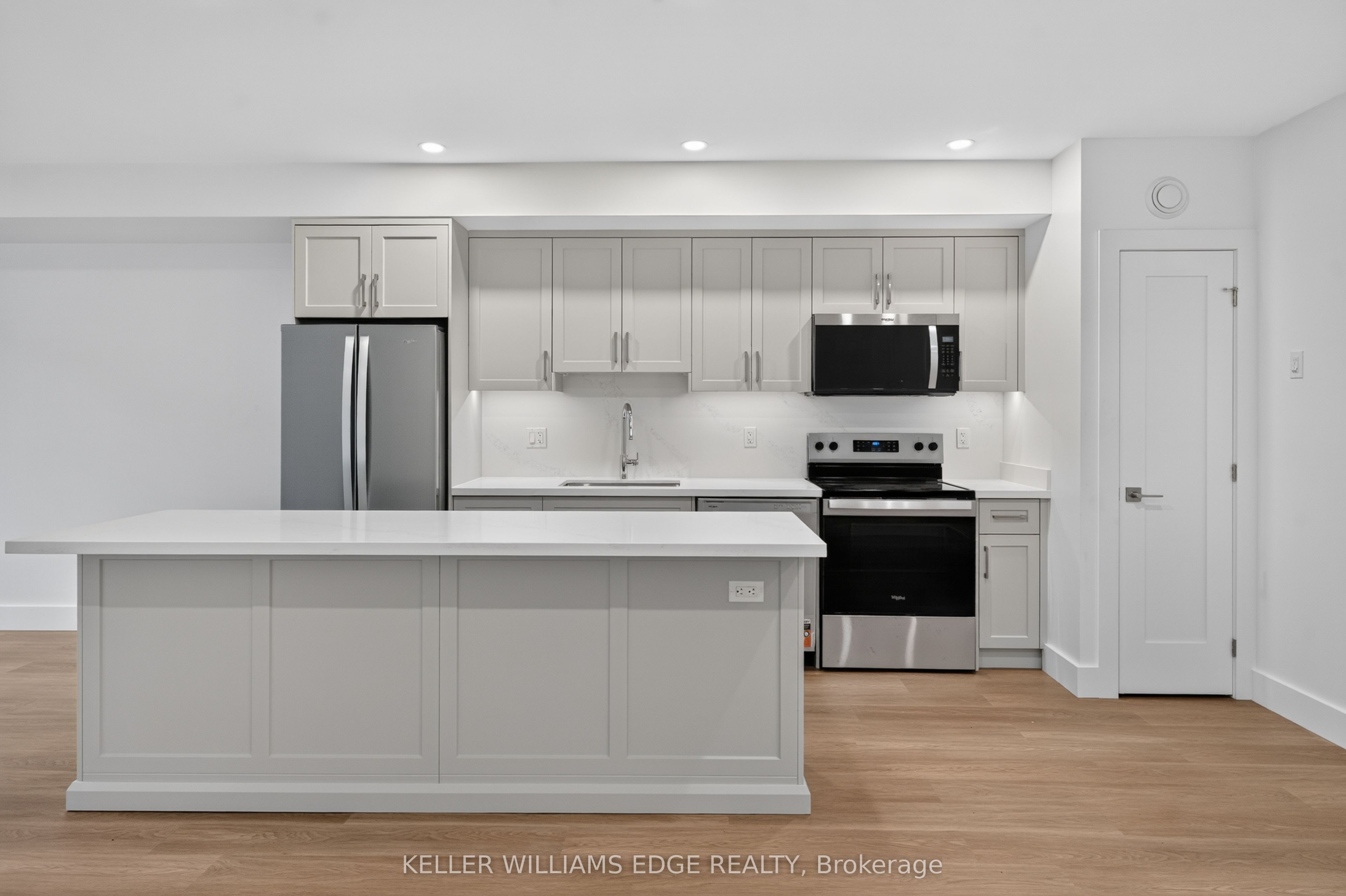 332 King Street W 3 Property Photo 23