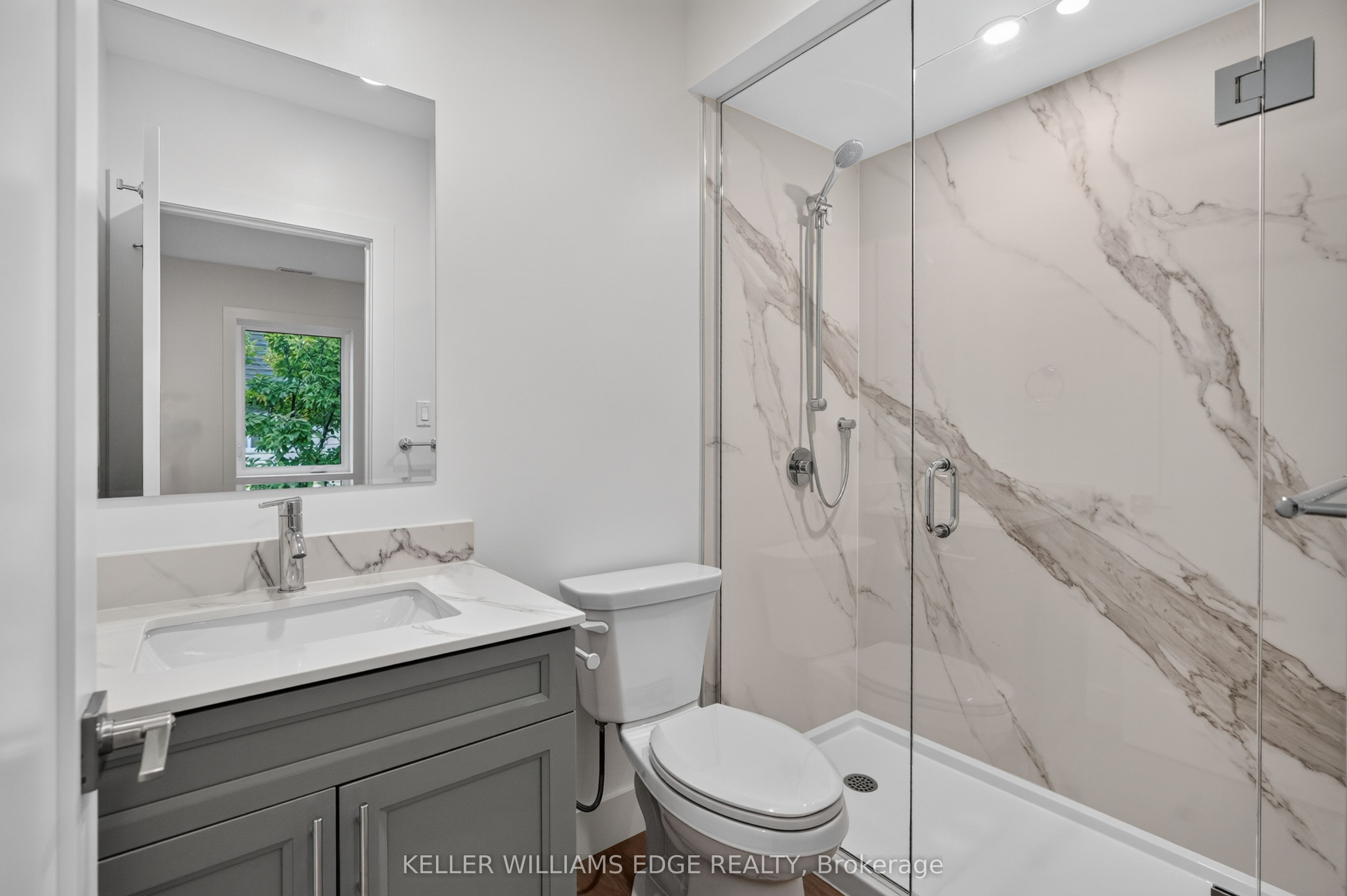 332 King Street W 3 Property Photo 24