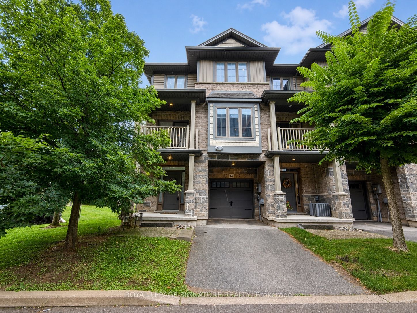 44 Southshore Crescent Property Photo 1