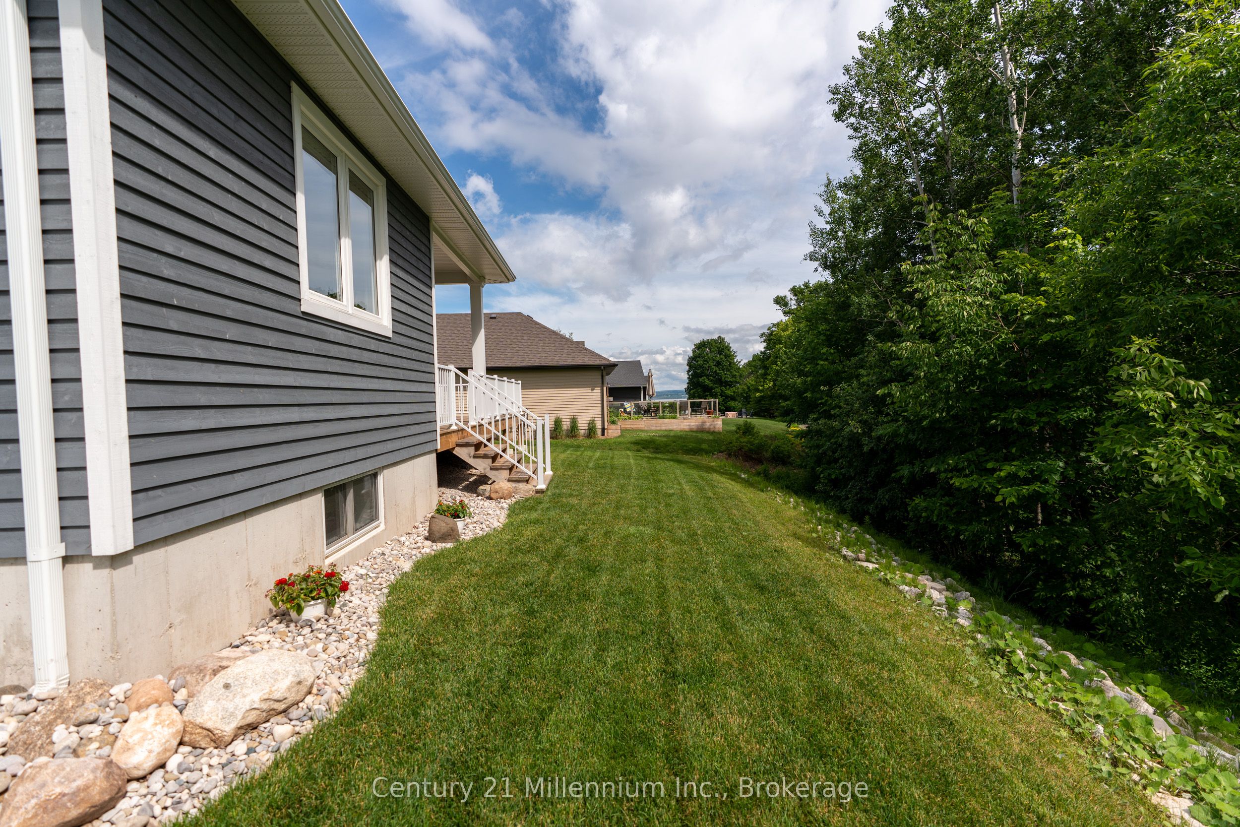 401 Algoma Crescent Property Photo 45