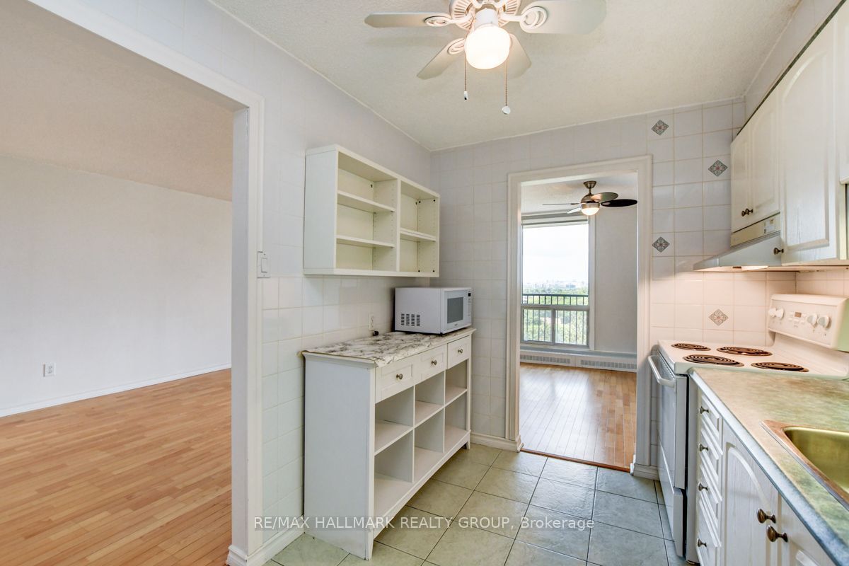 665 Bathgate Drive 1003 Property Photo 21