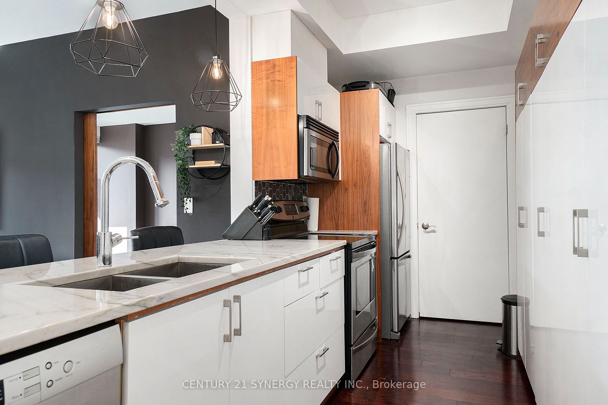 85 Bronson Avenue 1105 Property Photo 10