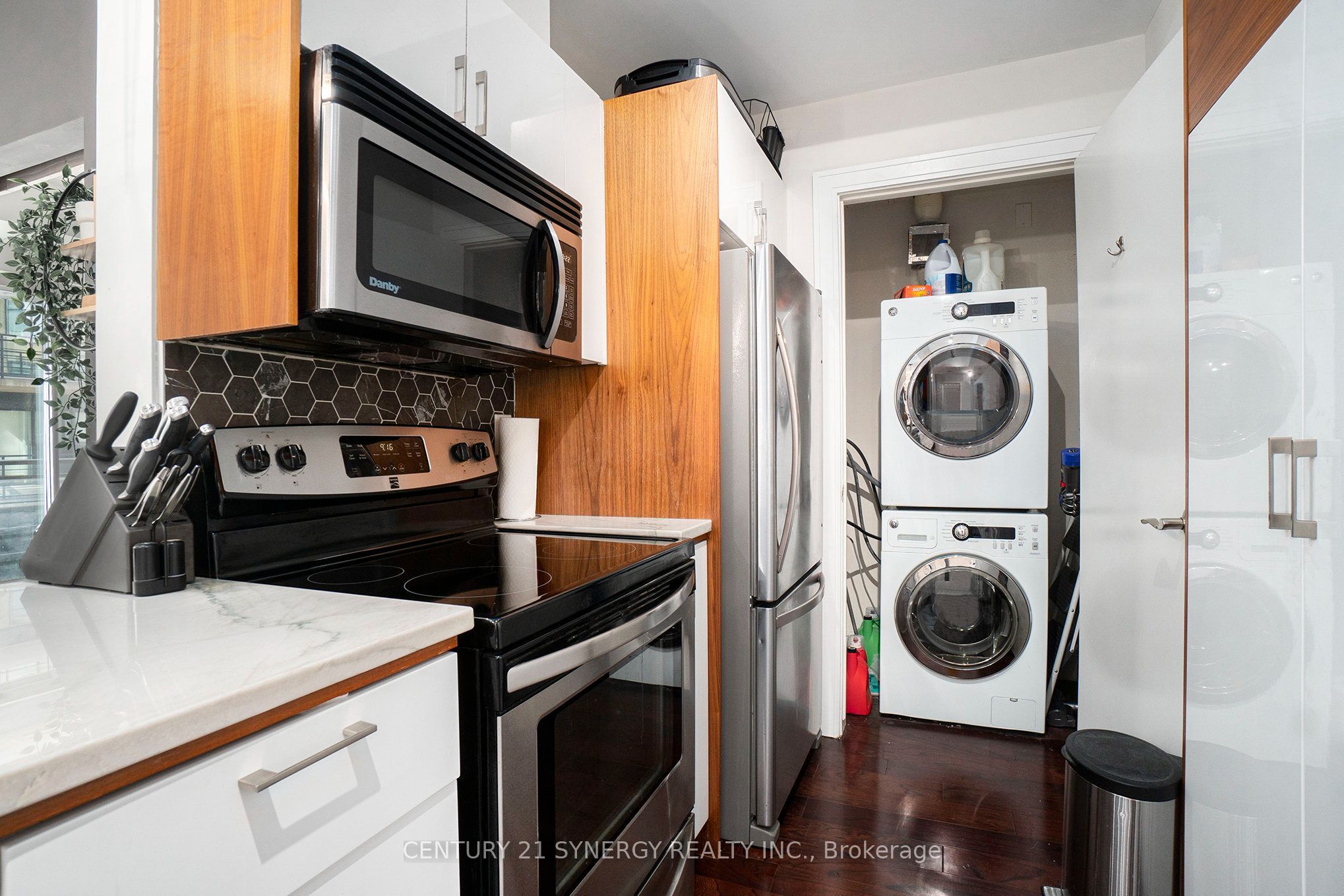 85 Bronson Avenue 1105 Property Photo 12
