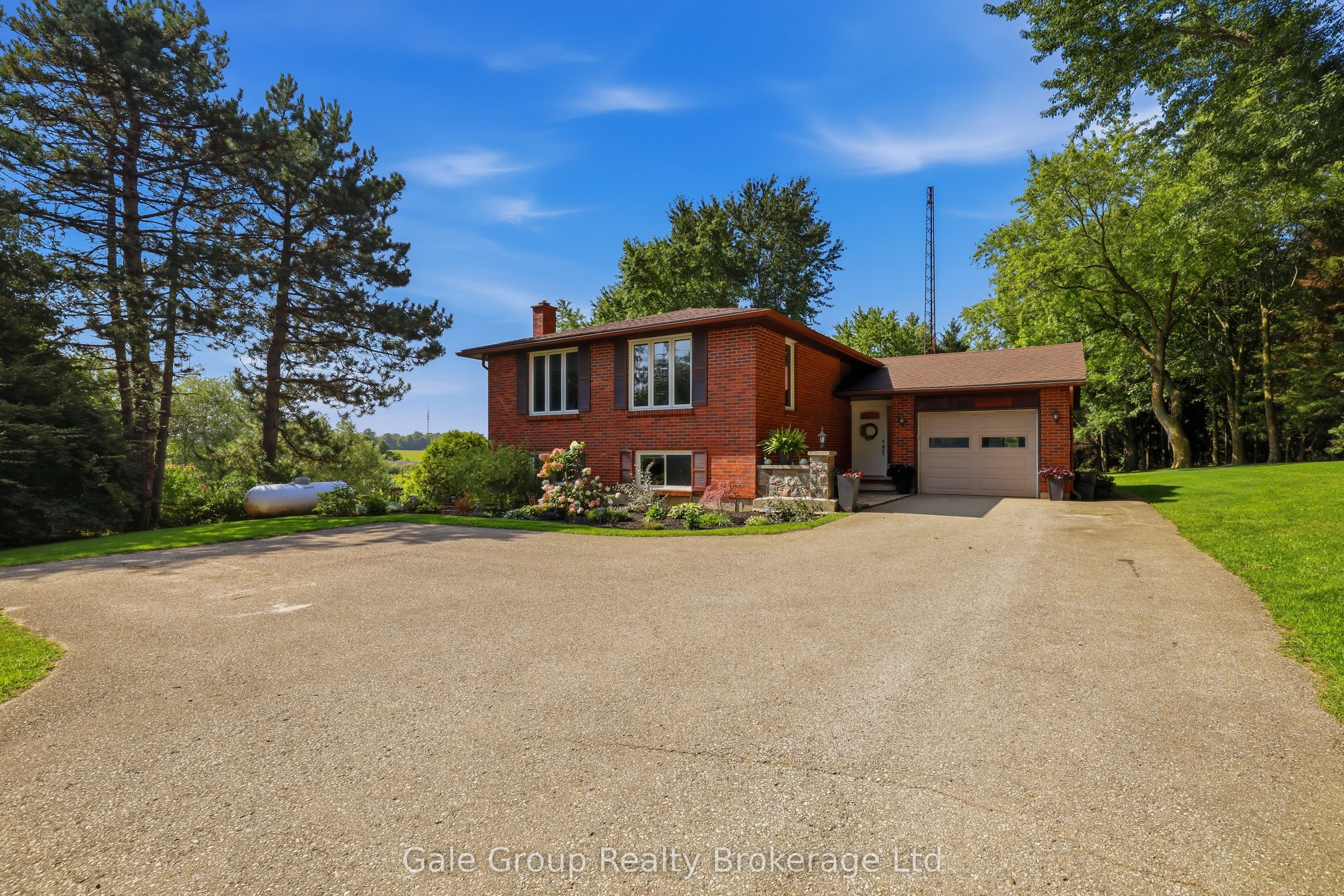 235042 23rd Line Property Photo 1