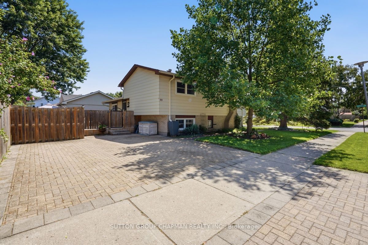 99 Inverary Crescent Property Photo 3