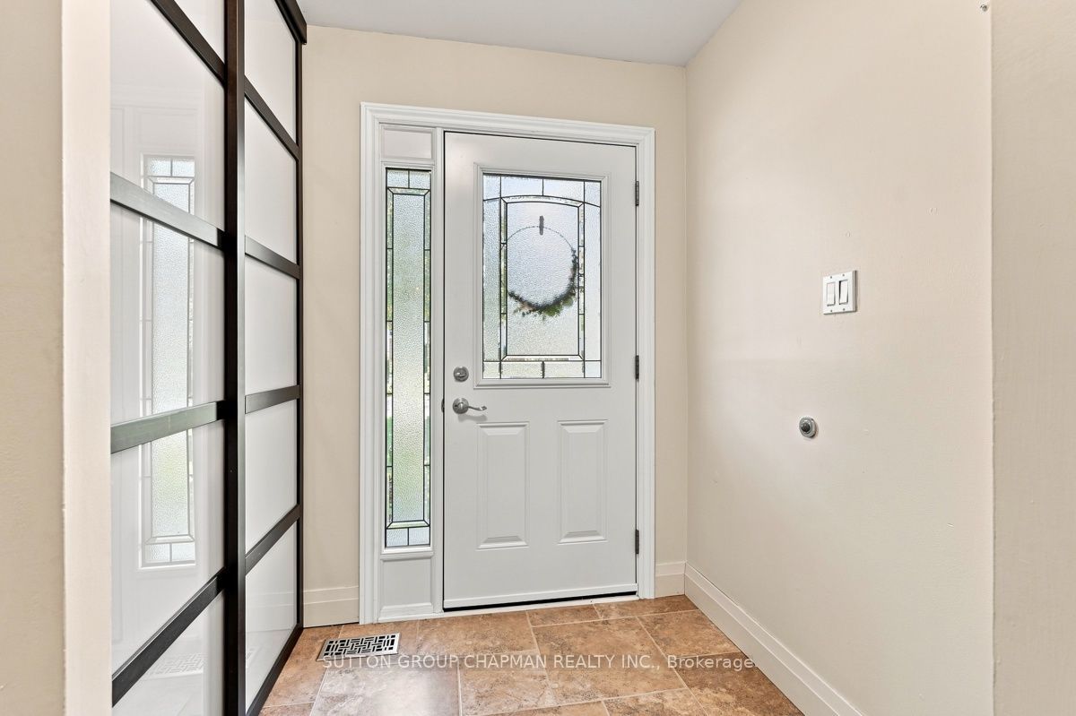 99 Inverary Crescent Property Photo 4