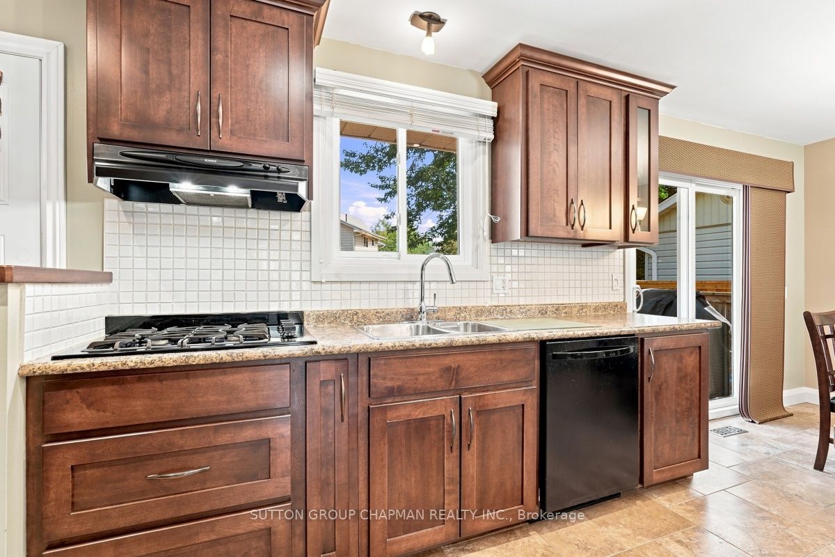 99 Inverary Crescent Property Photo 9
