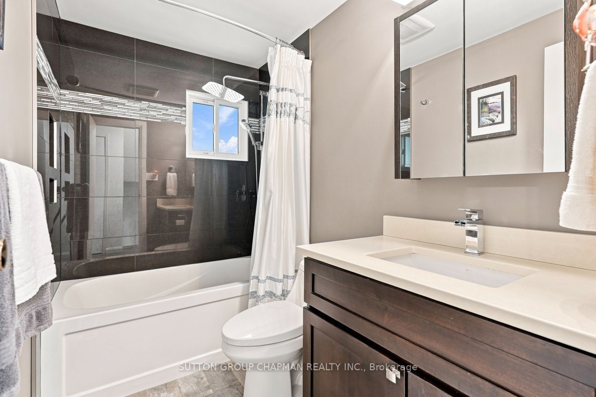 99 Inverary Crescent Property Photo 12