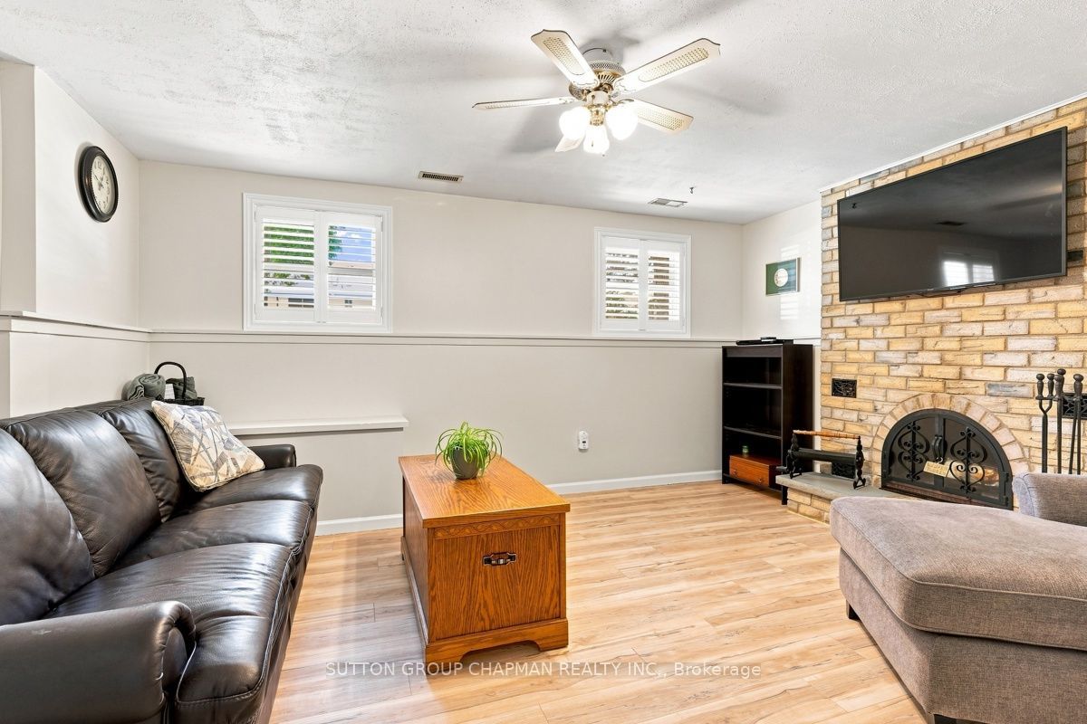 99 Inverary Crescent Property Photo 16