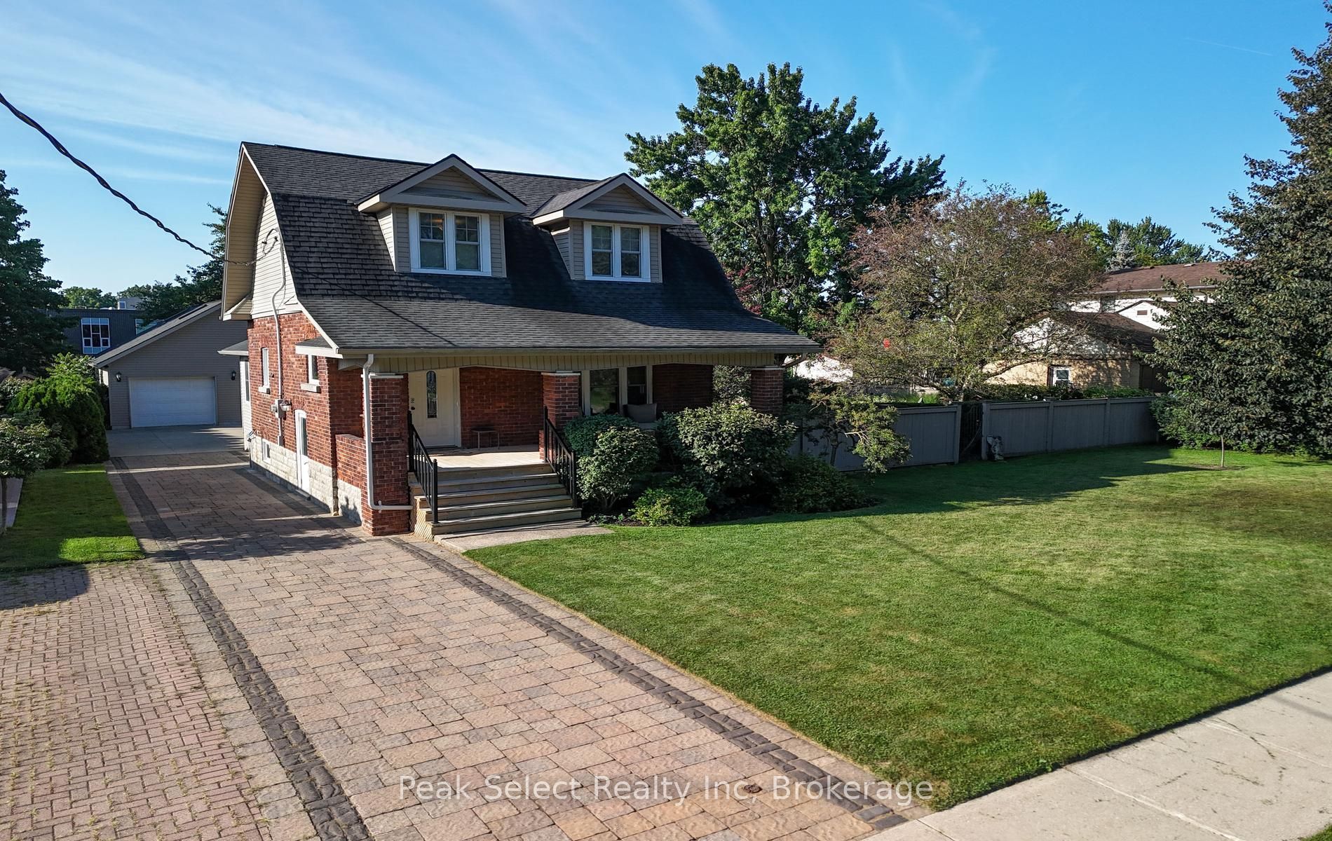 318 Elizabeth Street Property Photo 2
