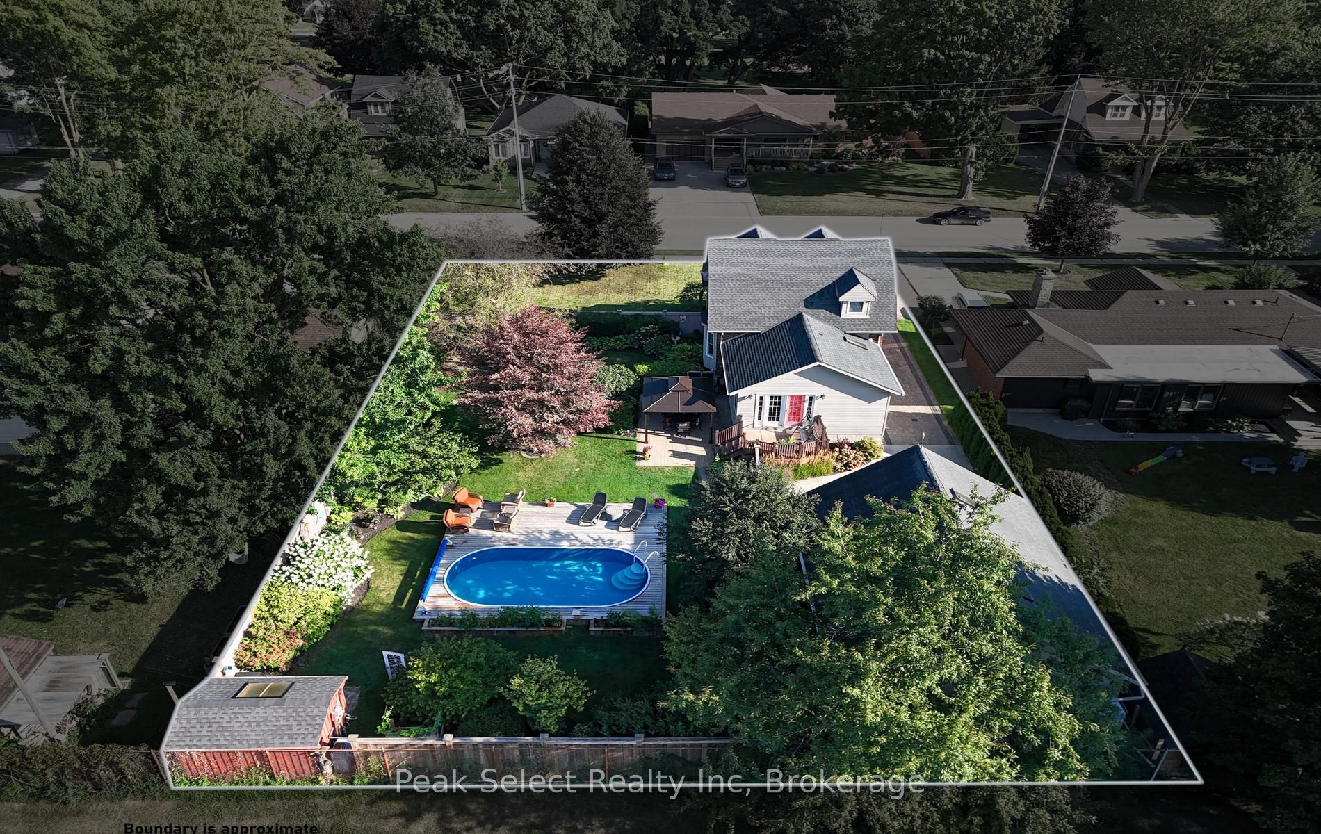 318 Elizabeth Street Property Photo 9