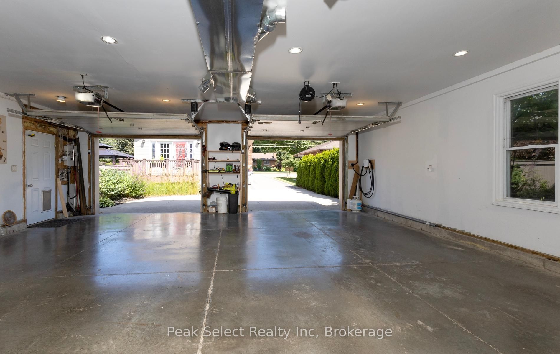 318 Elizabeth Street Property Photo 32
