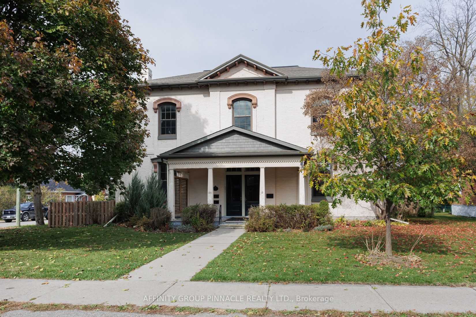 12 Russell Street E Property Photo 1