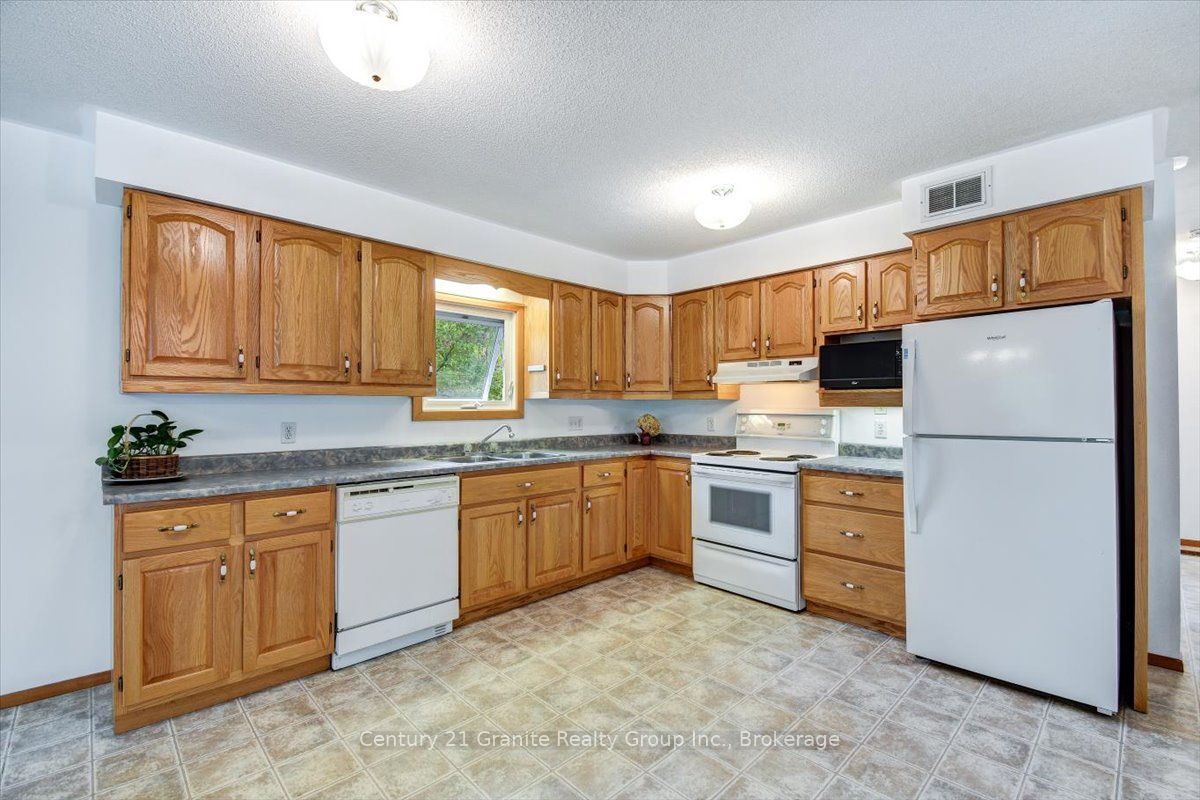 66 Hastings Street S Property Photo 6