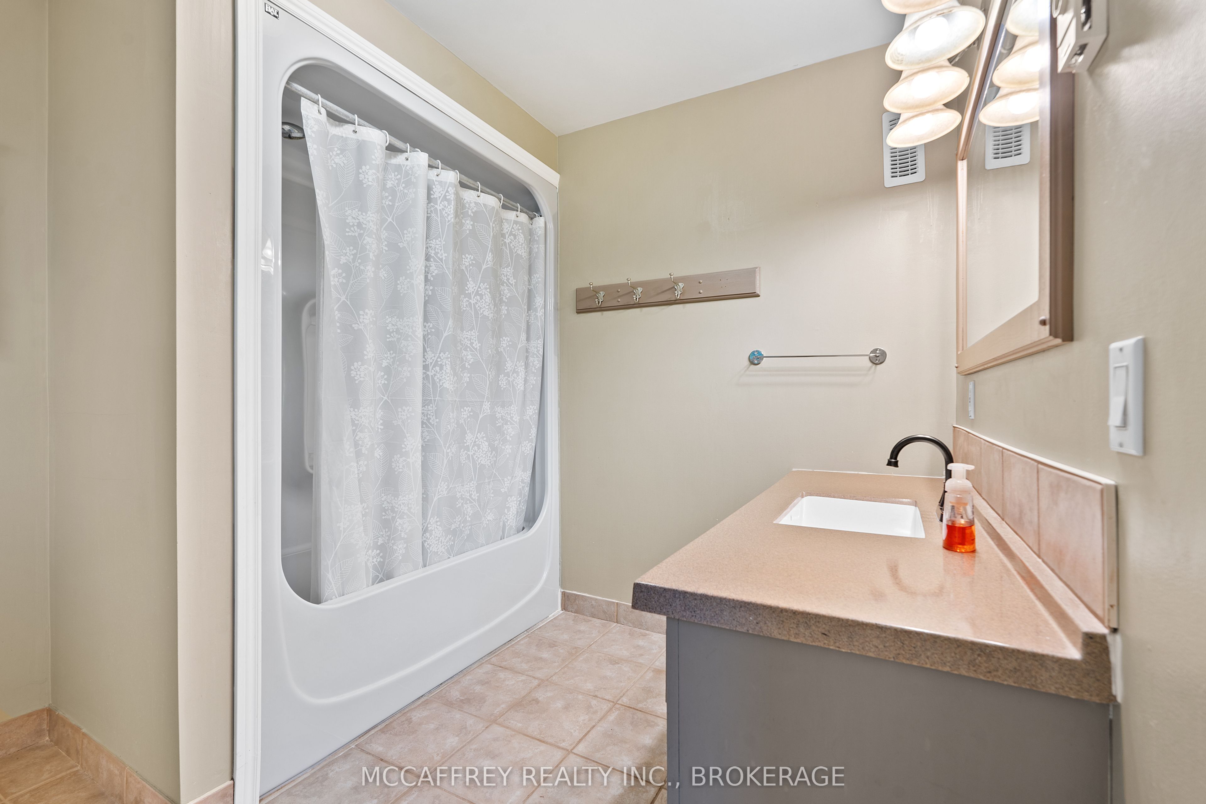 51 Luffman Road Property Photo 17