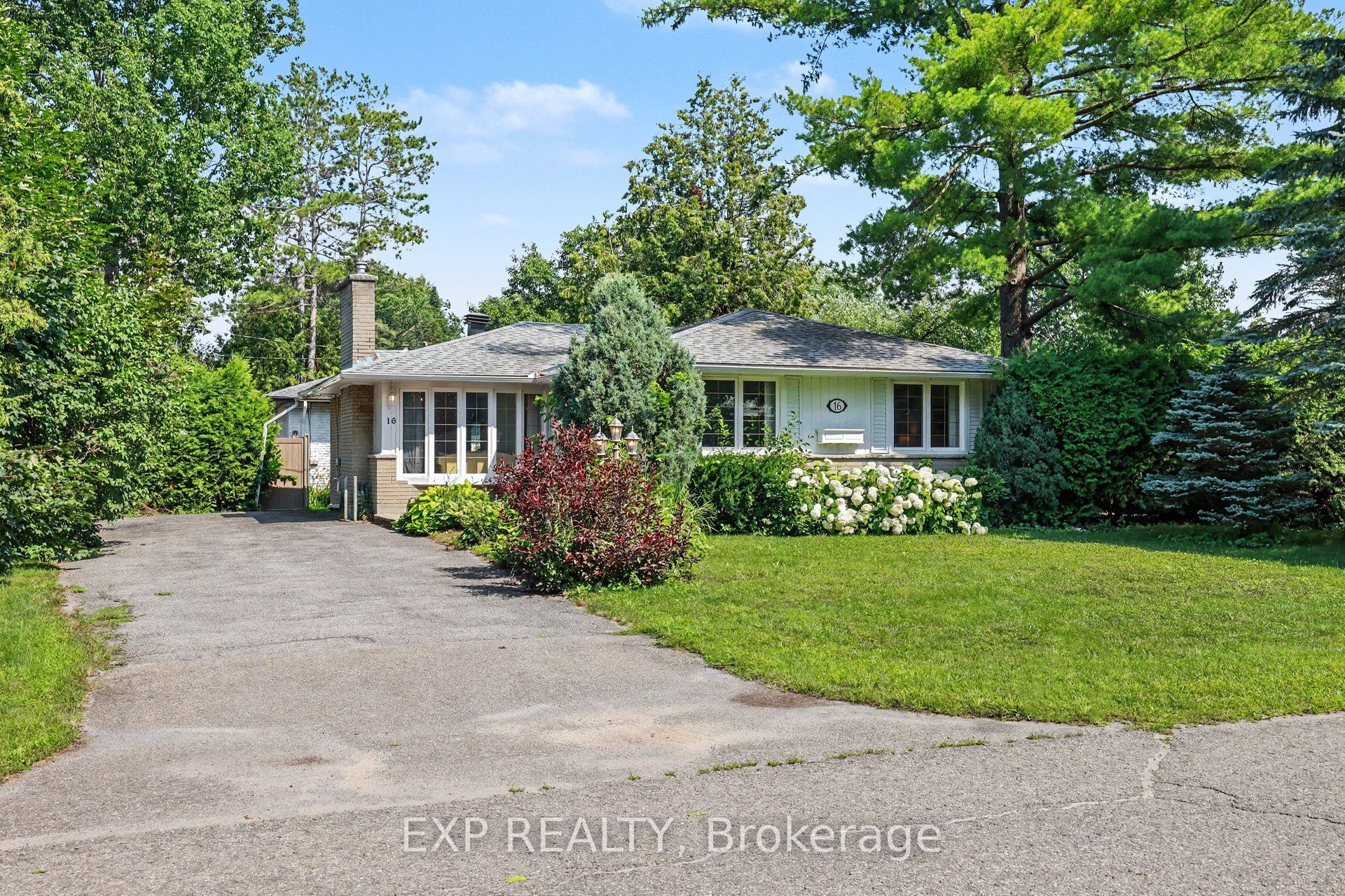 16 Elmsley Crescent