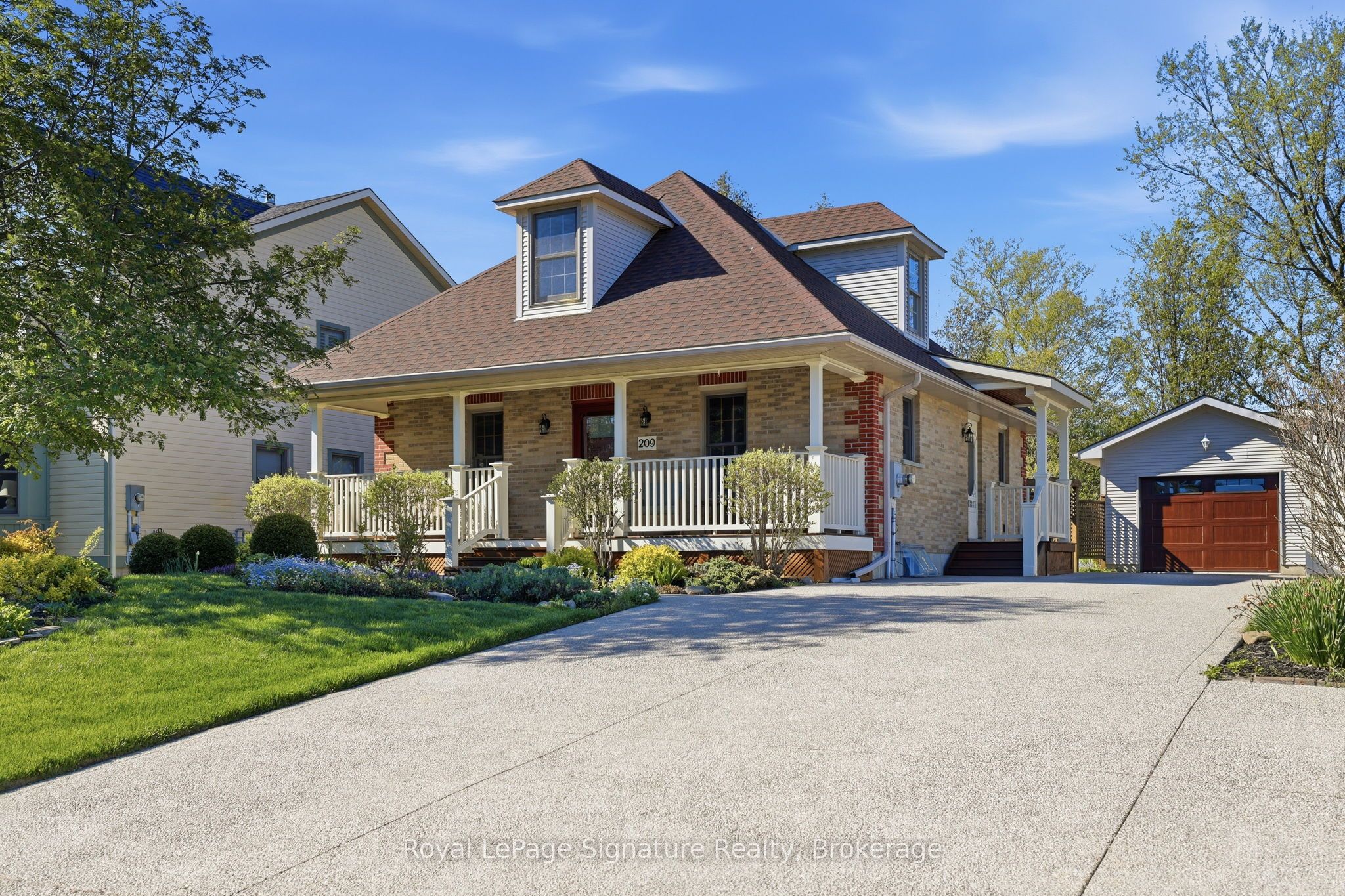 209 Summerhill Road Property Photo 2