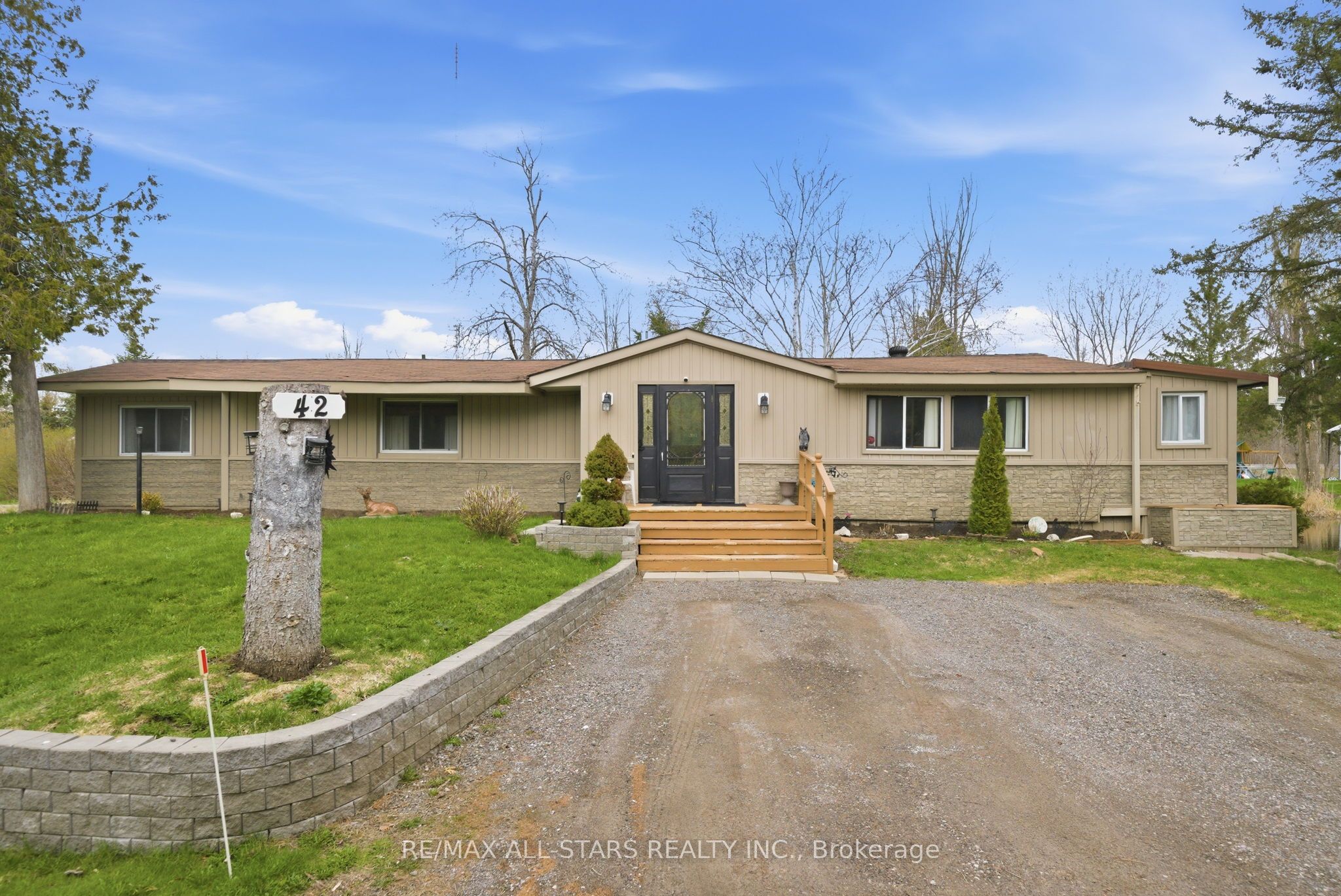 42 Otter Line Property Photo 1