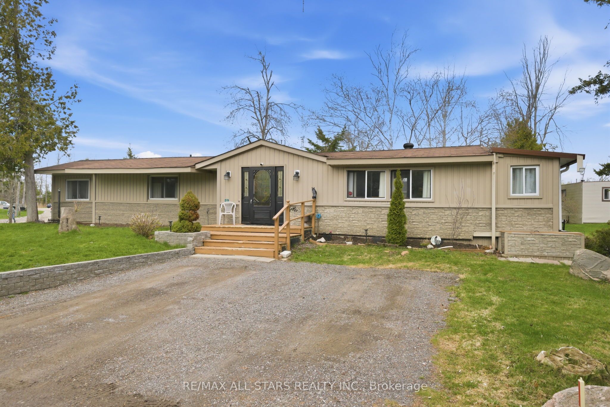 42 Otter Line Property Photo 3