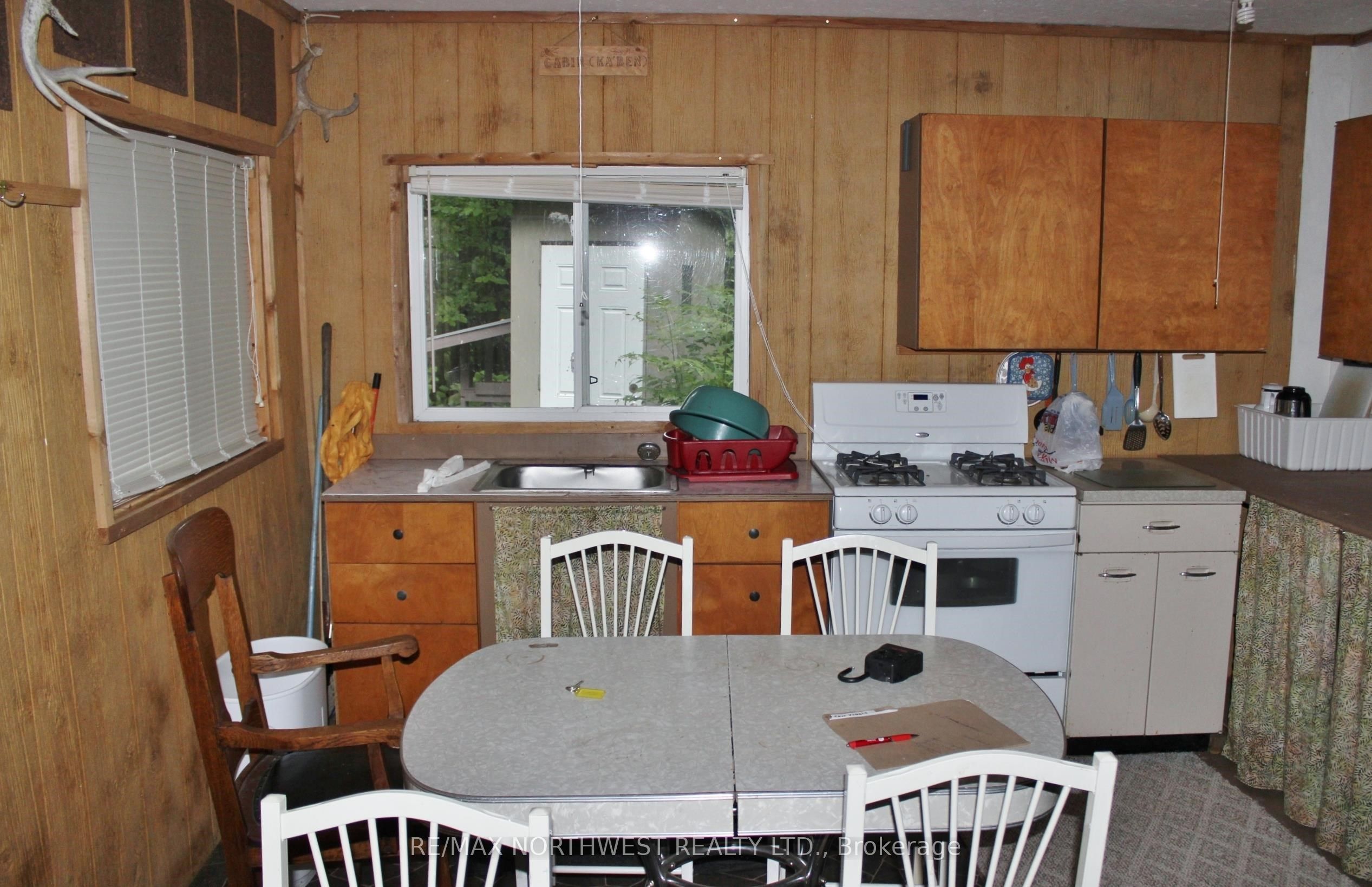 402 Andrews Rd Property Photo 8