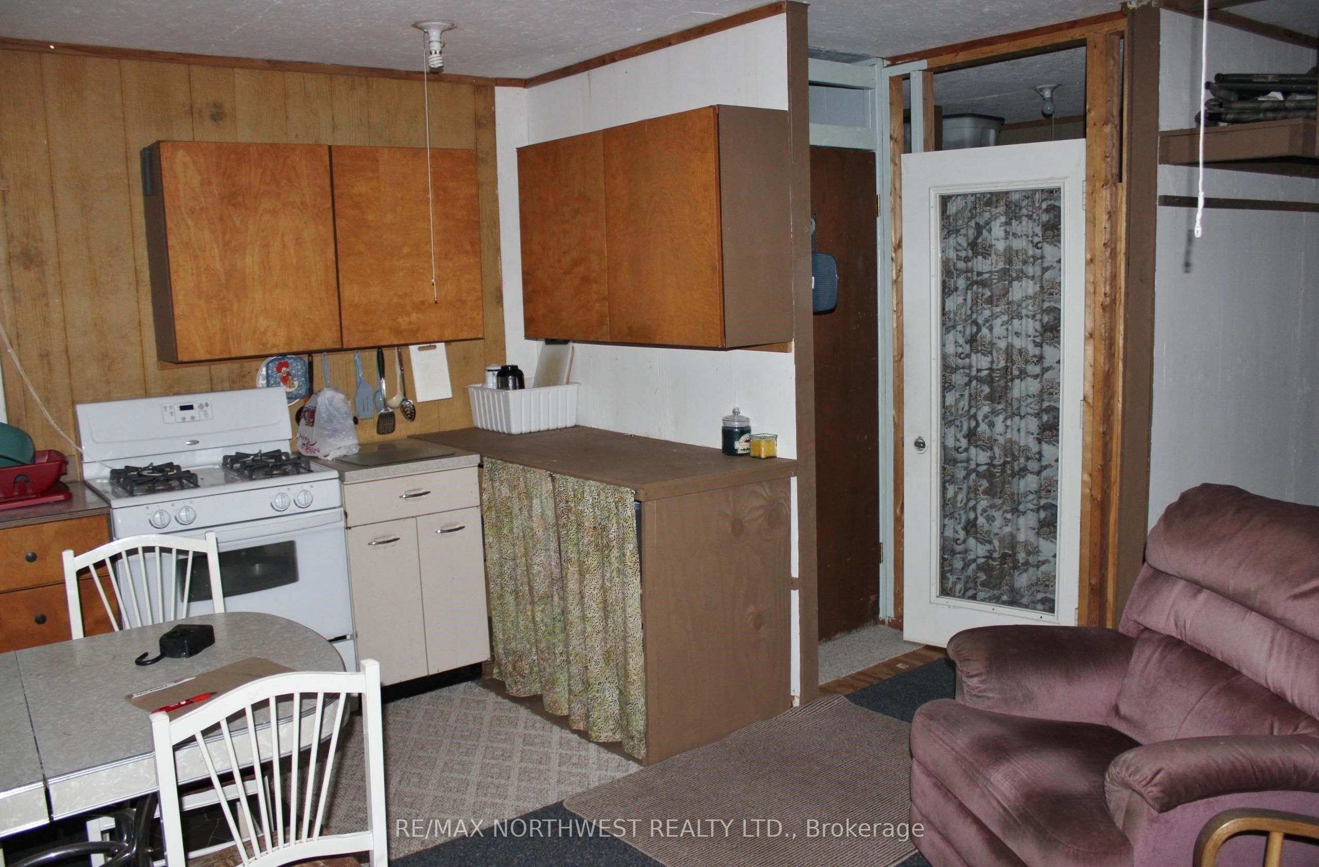 402 Andrews Rd Property Photo 10