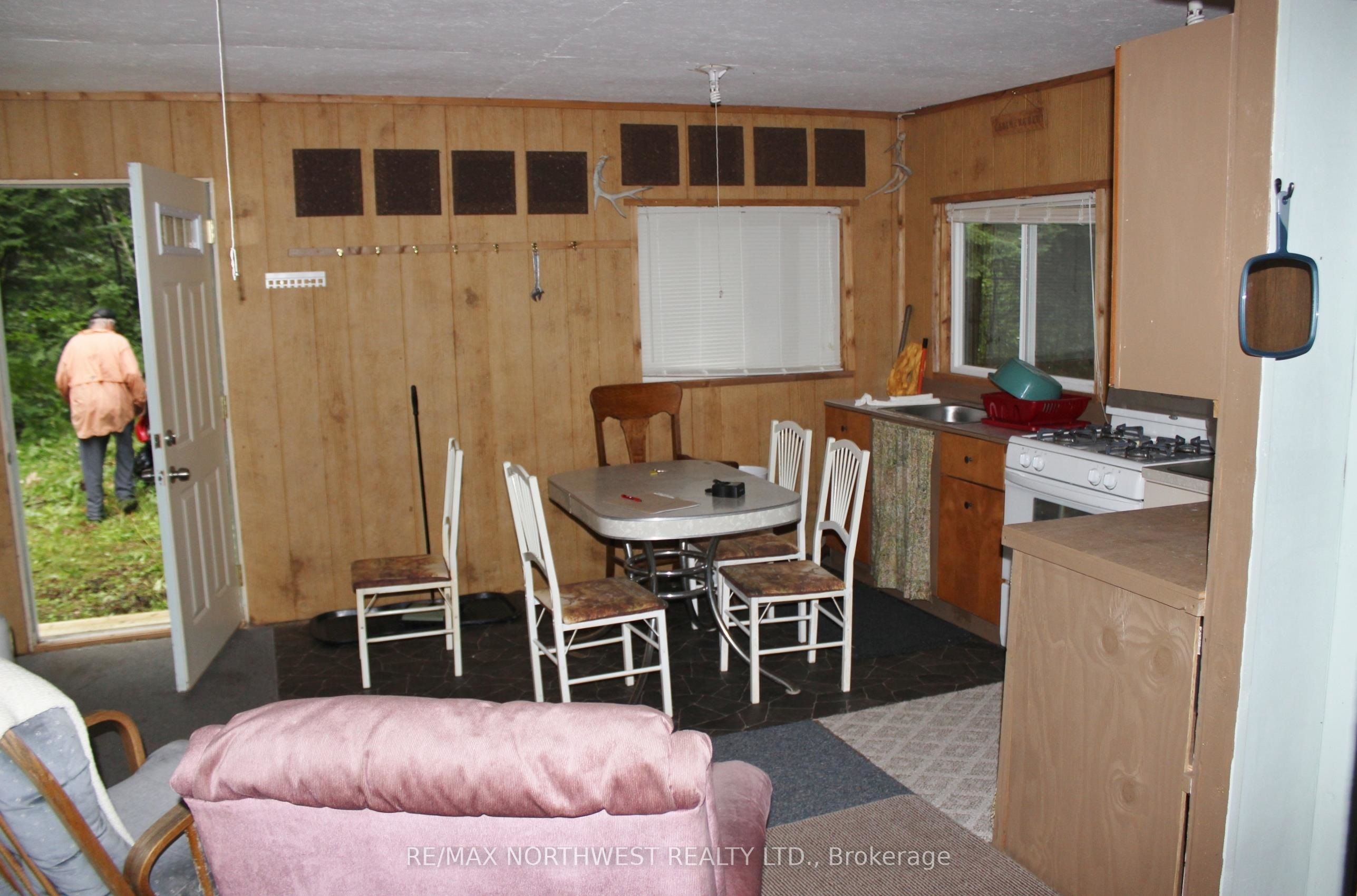 402 Andrews Rd Property Photo 16