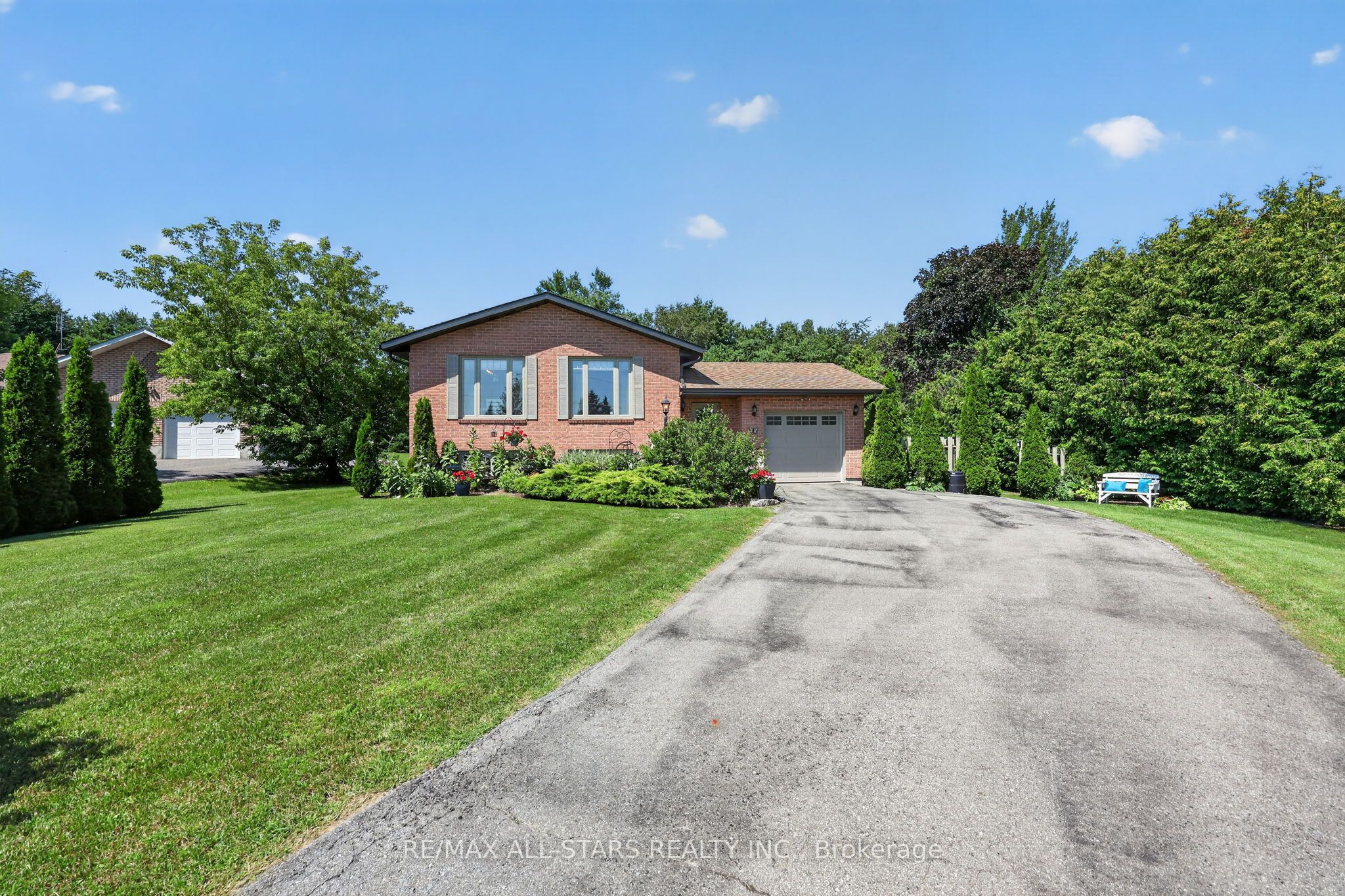 6 Golf Court Property Photo 5