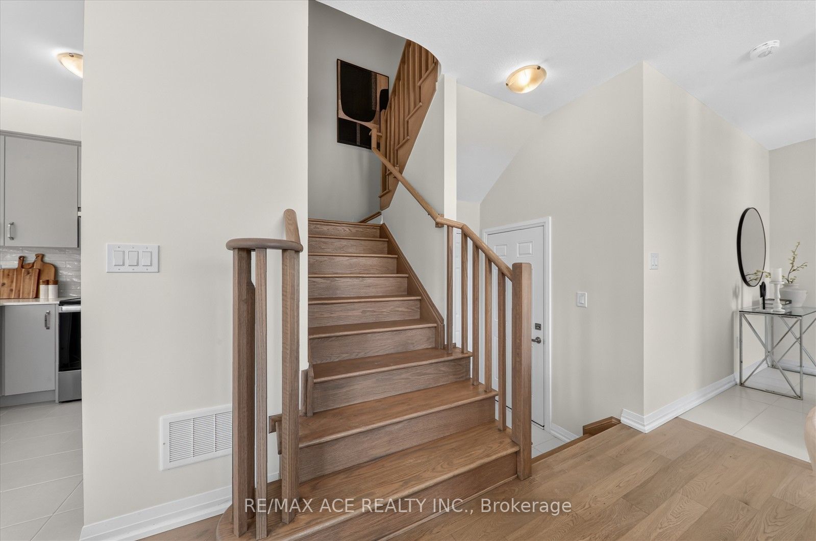 45 International Drive Property Photo 22