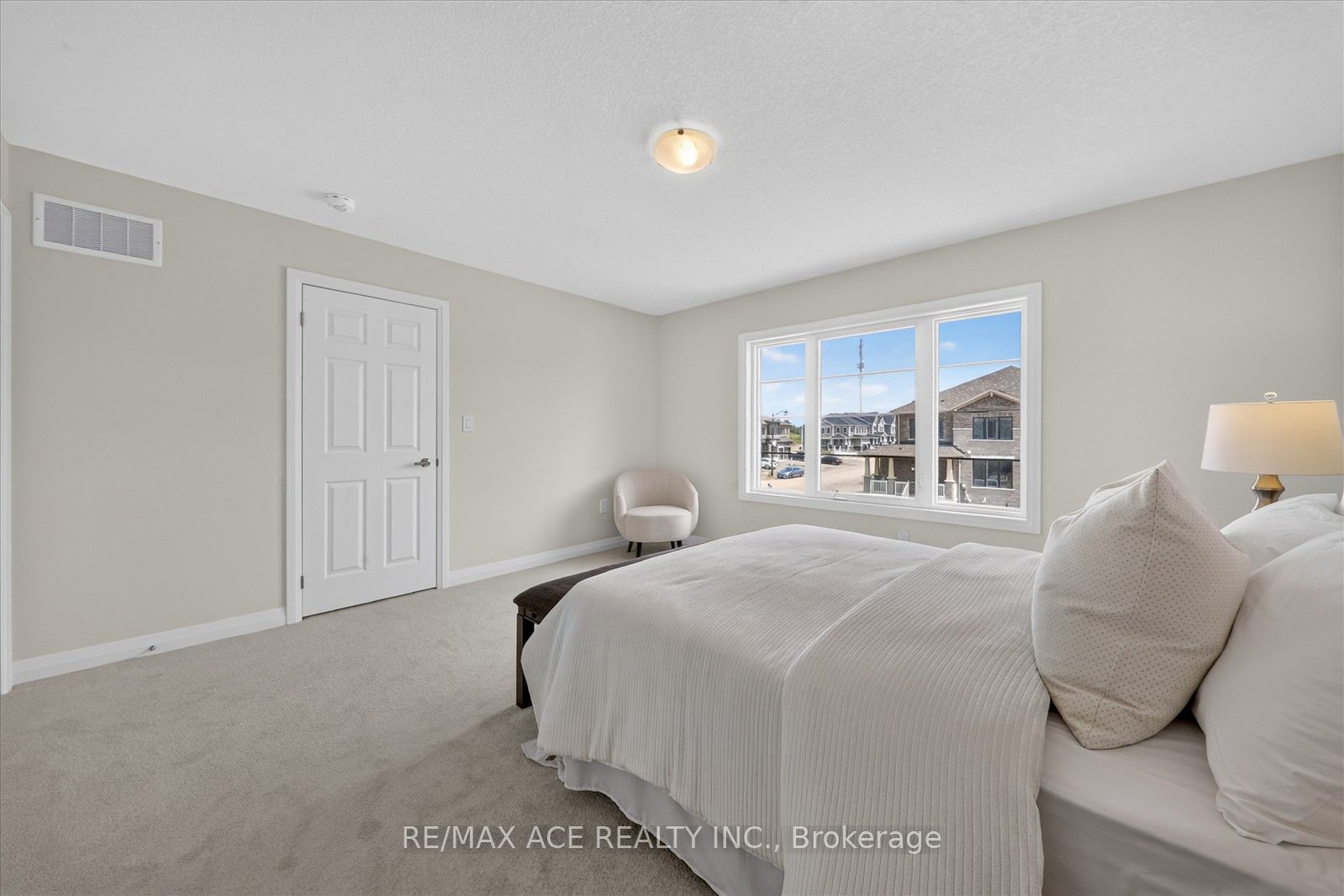 45 International Drive Property Photo 26