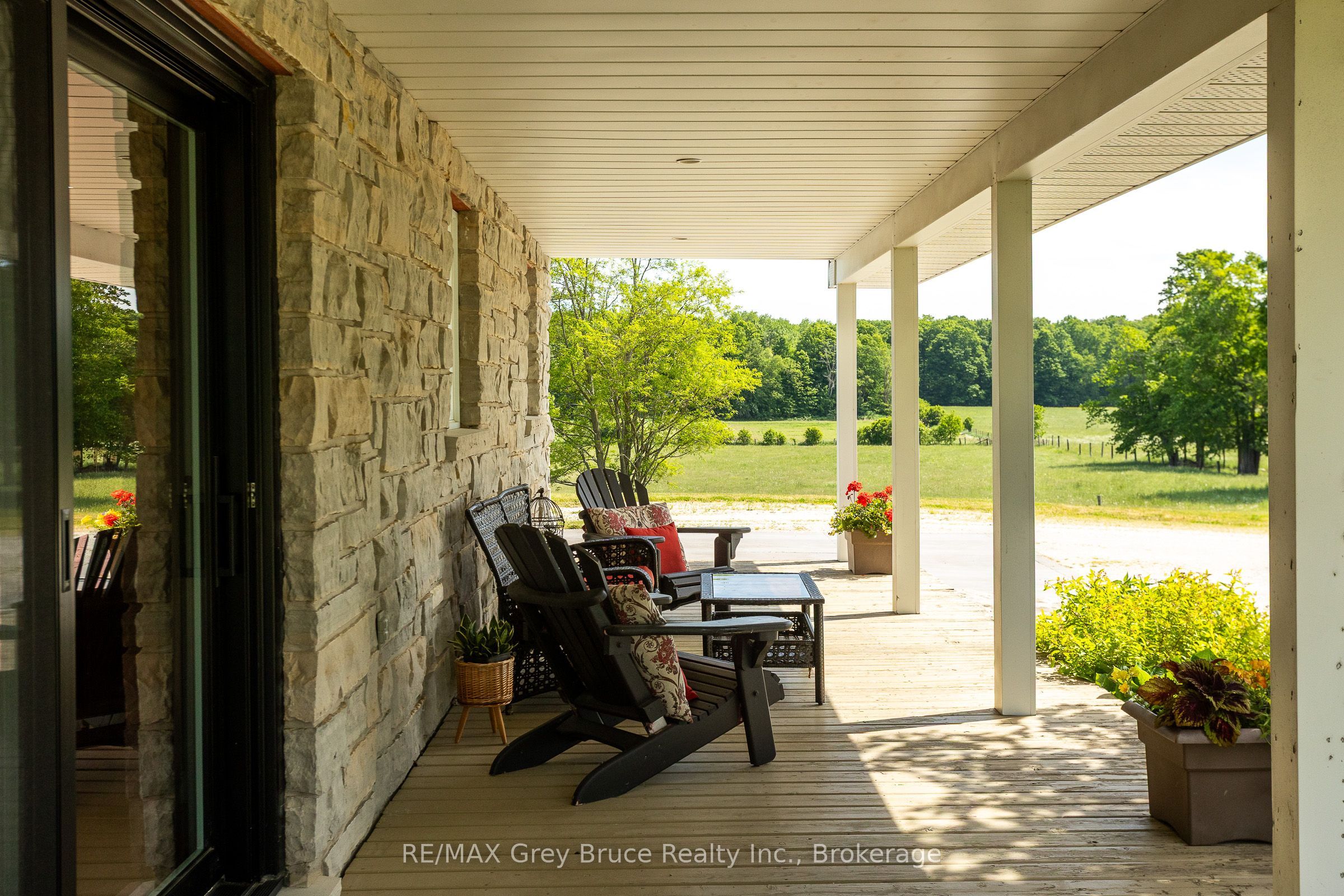 122152 Sideroad 12 Property Photo 3
