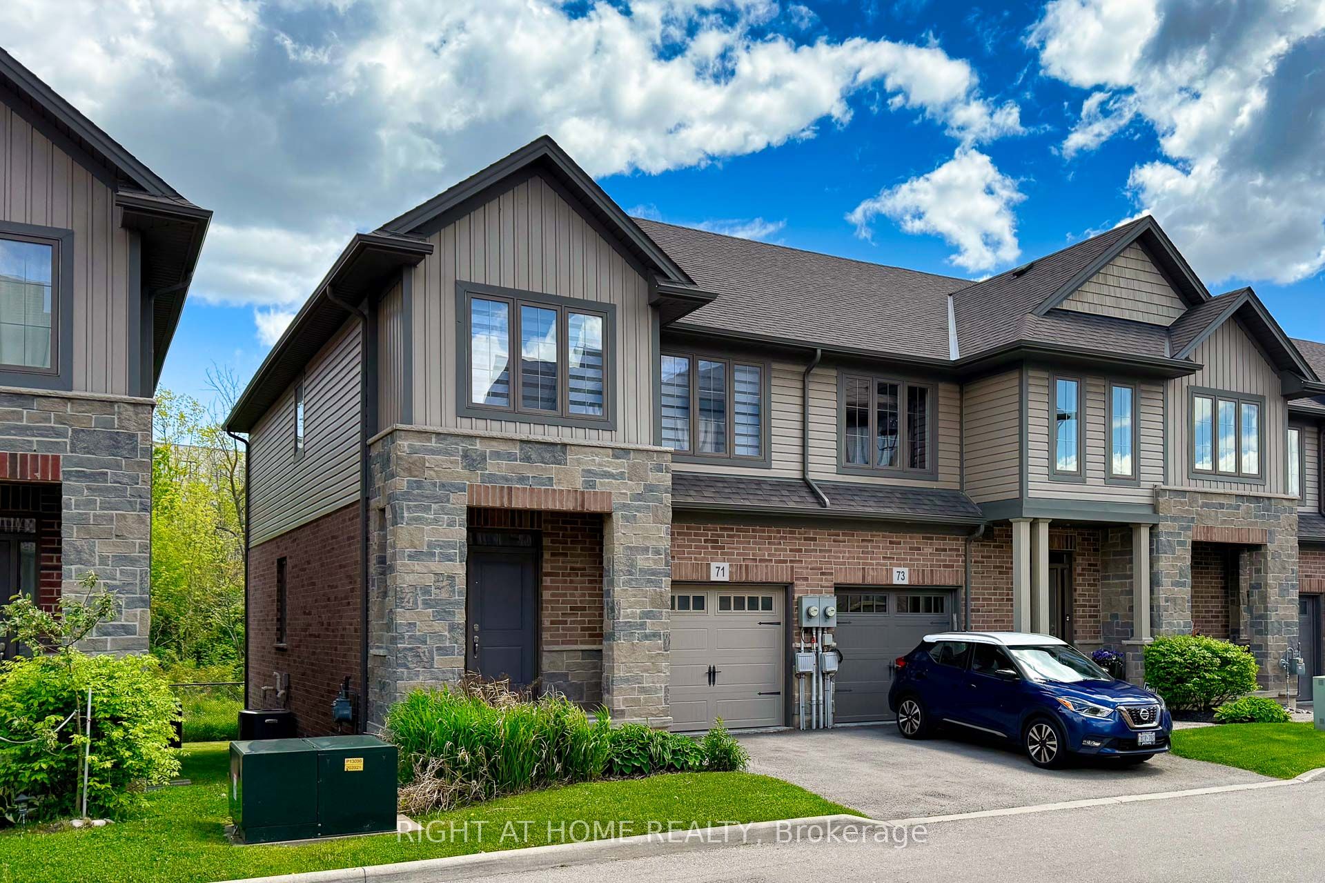 71 Southshore Crescent Property Photo 1