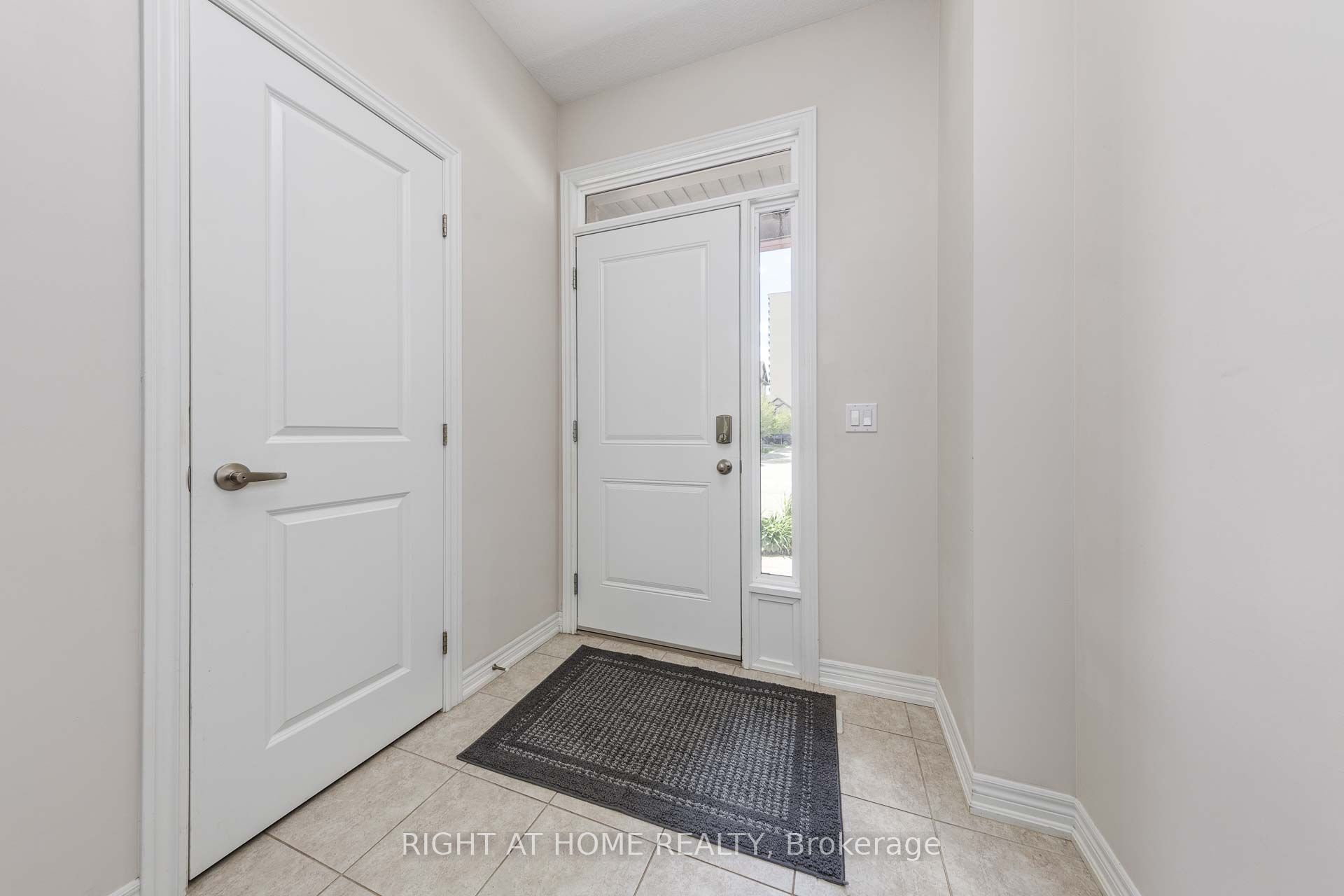71 Southshore Crescent Property Photo 4