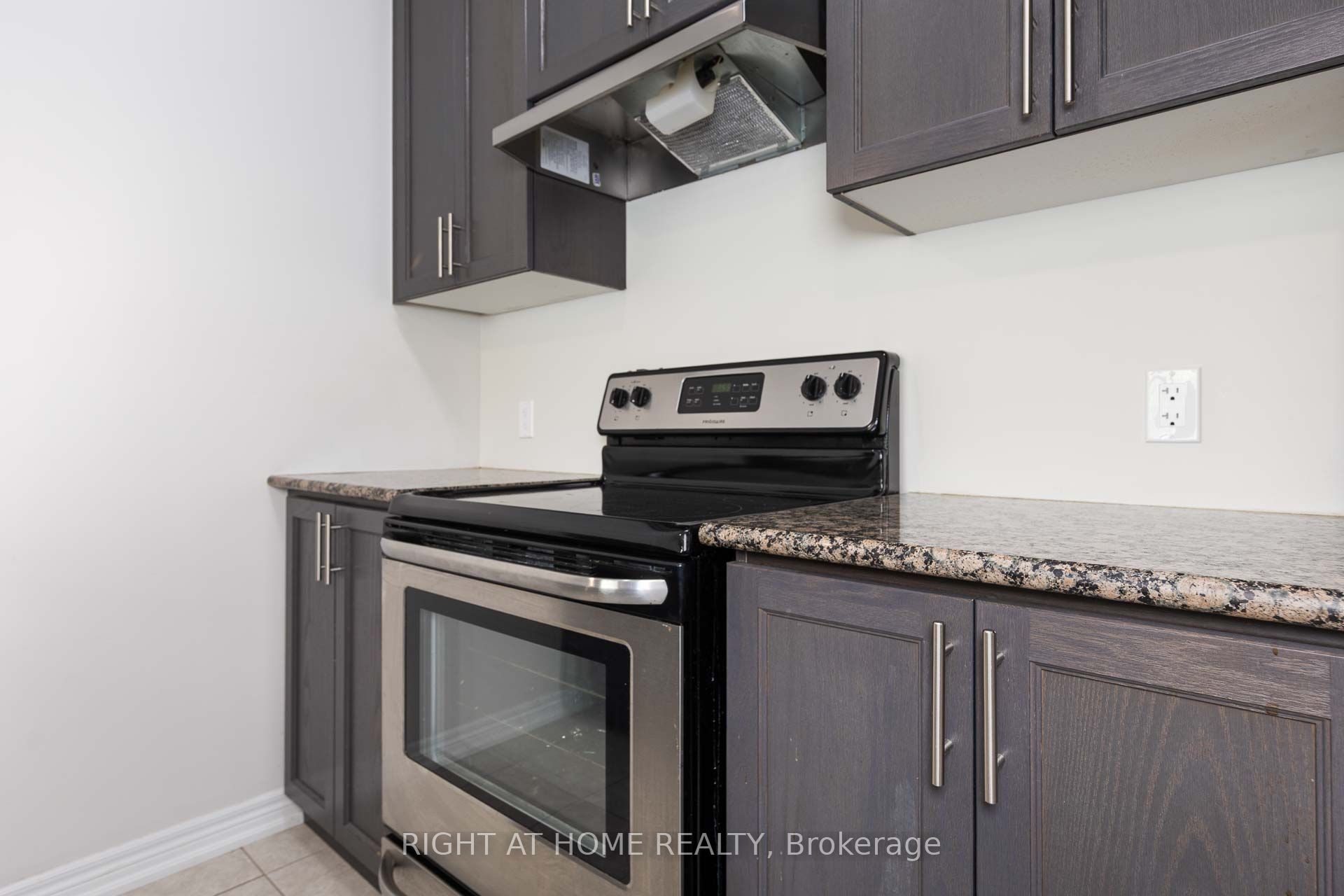 71 Southshore Crescent Property Photo 12