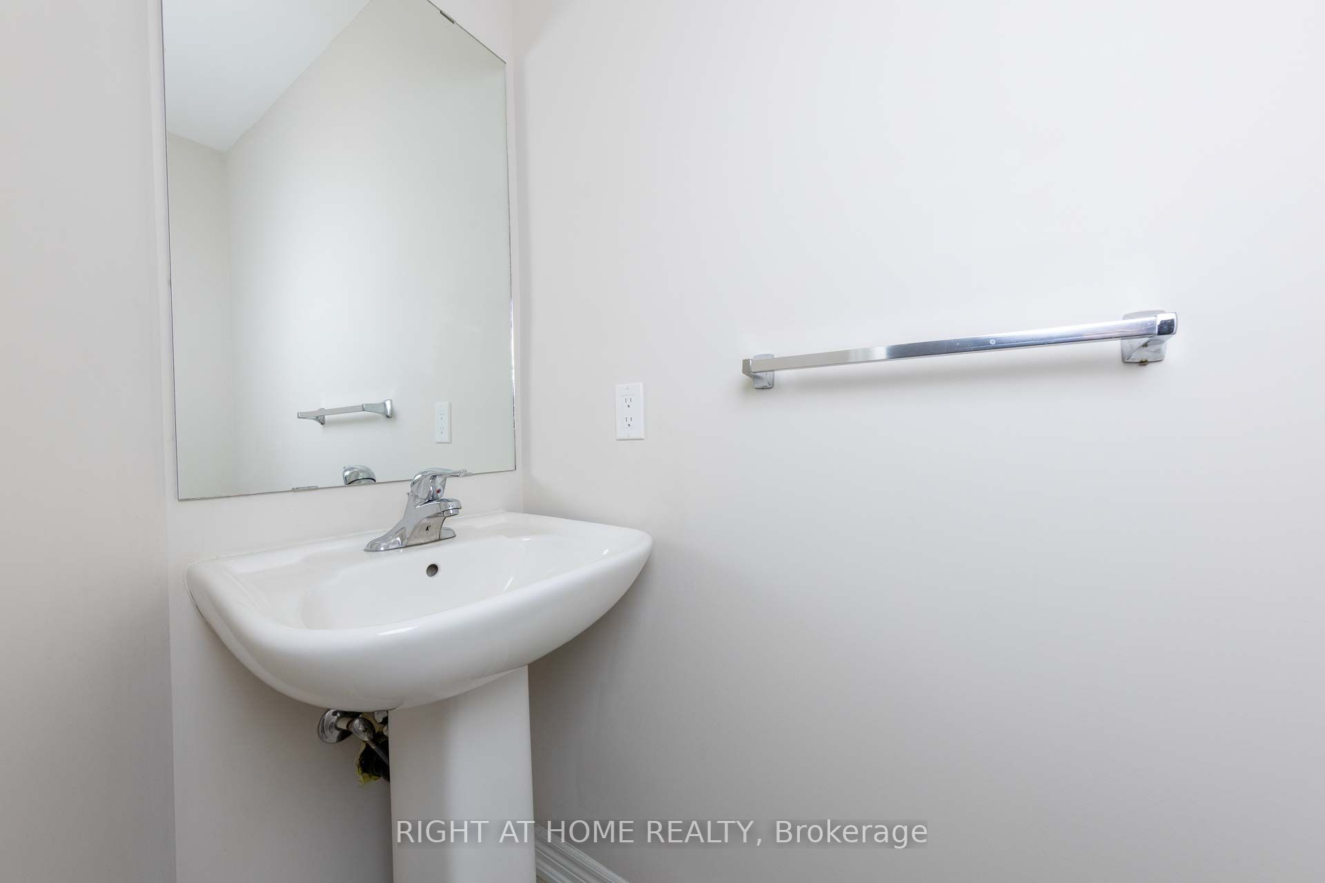 71 Southshore Crescent Property Photo 17