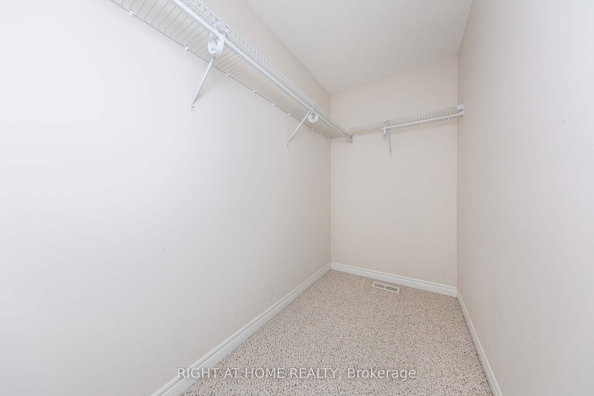 71 Southshore Crescent Property Photo 23