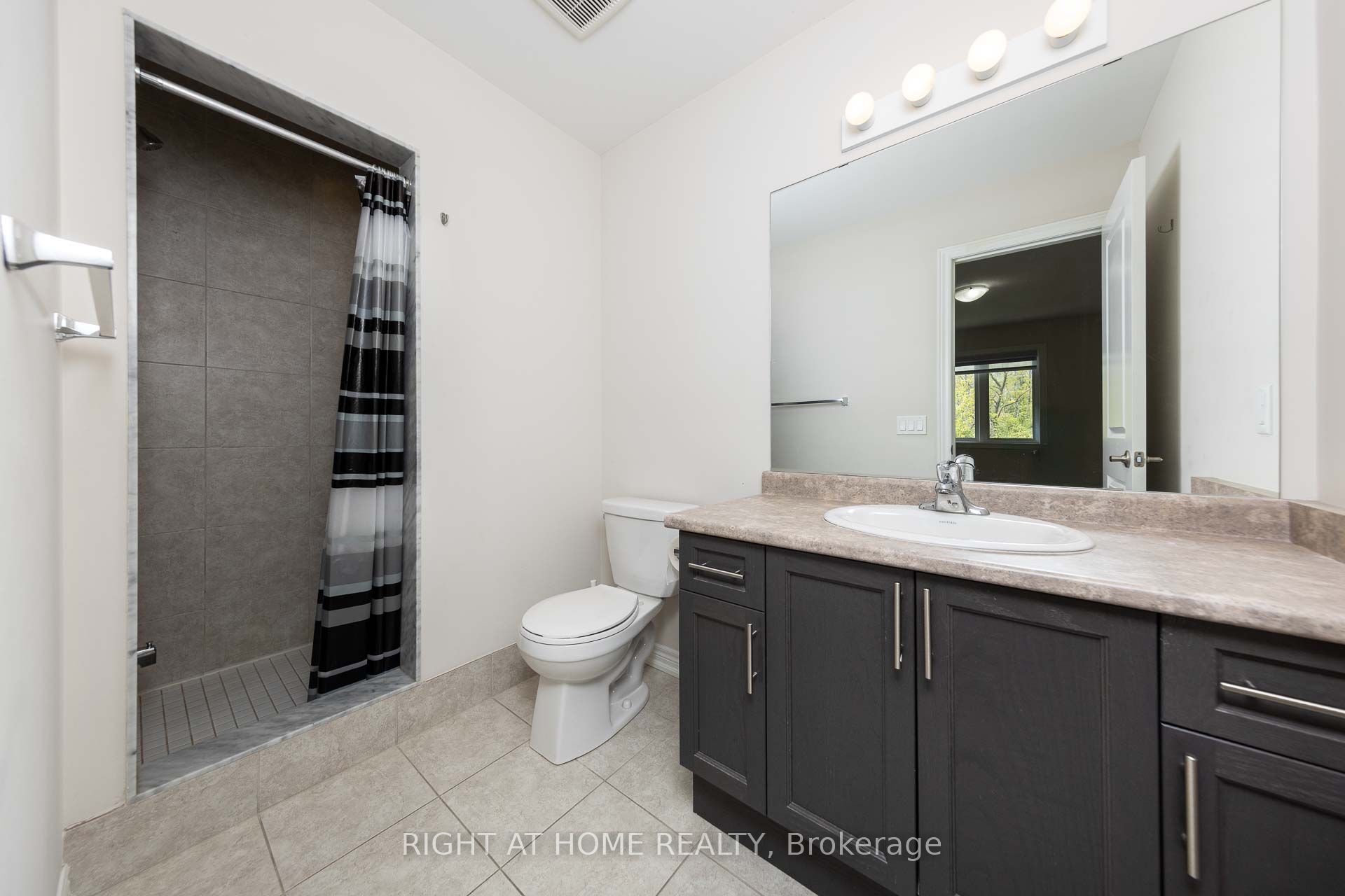 71 Southshore Crescent Property Photo 24