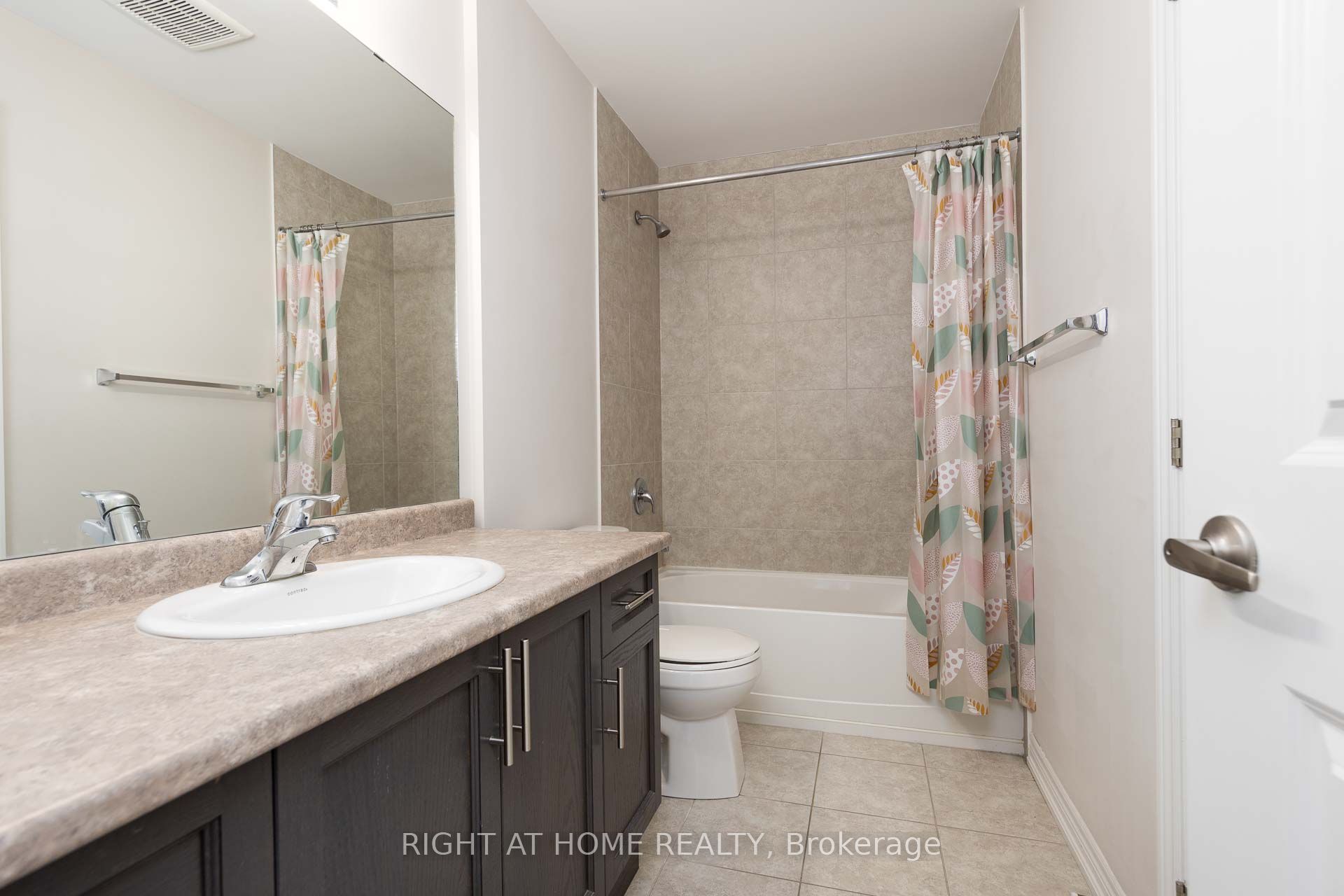 71 Southshore Crescent Property Photo 25