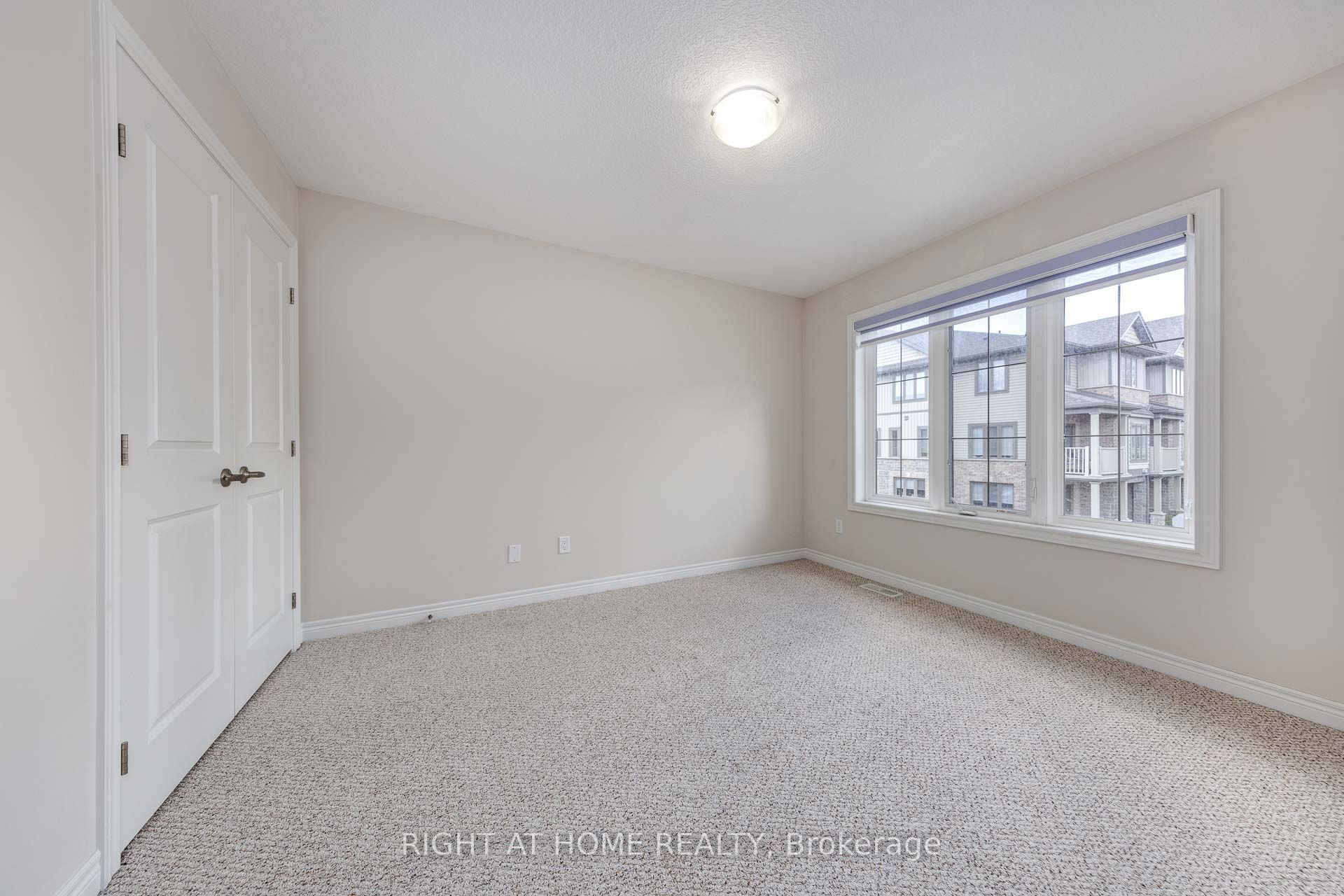 71 Southshore Crescent Property Photo 26