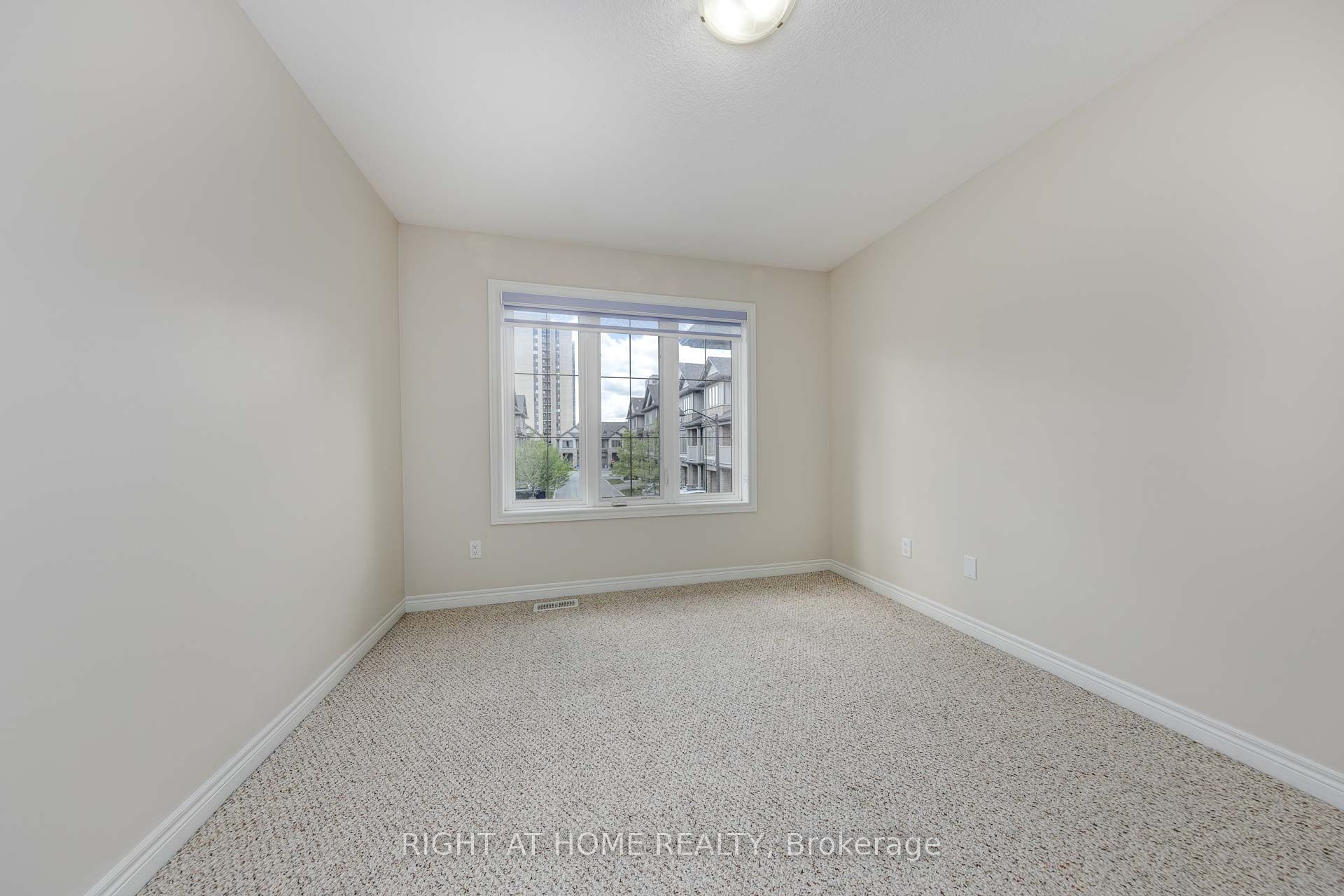 71 Southshore Crescent Property Photo 27